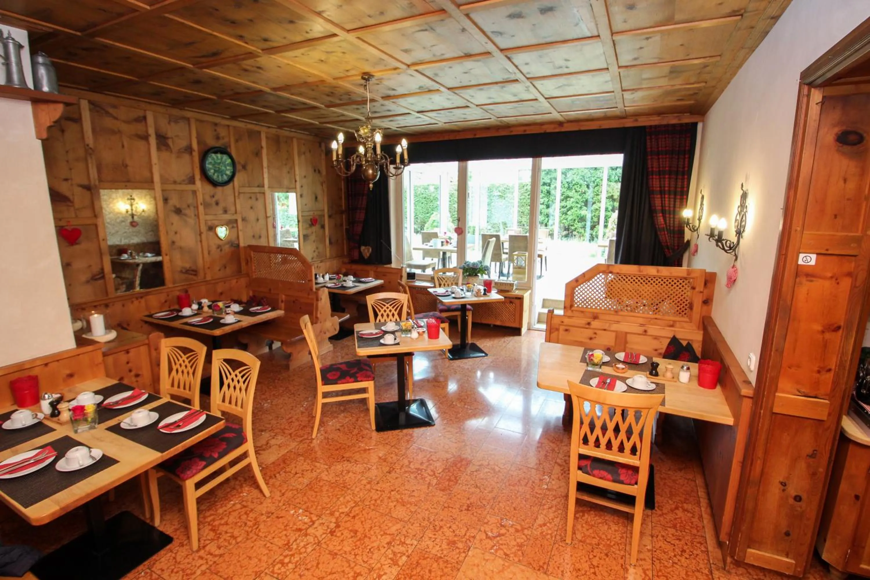 Restaurant/places to eat in Hotel Heigl