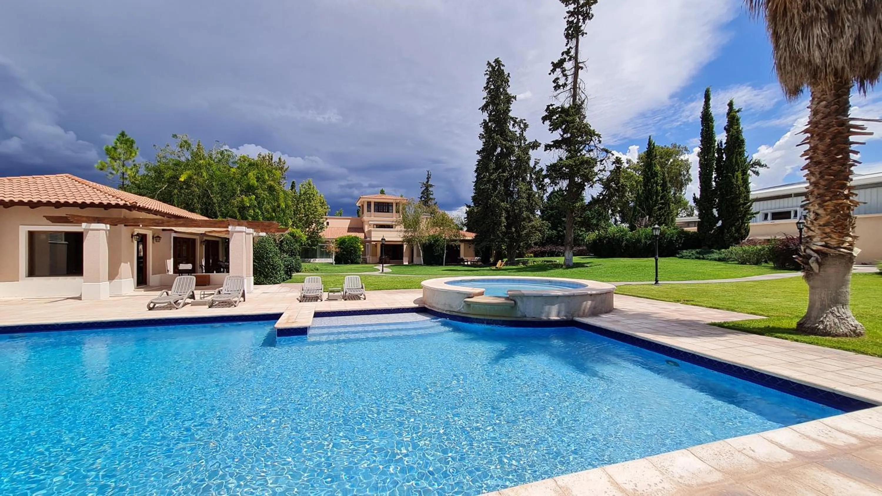 Swimming pool in Casa Agostino - Luxury wine resort