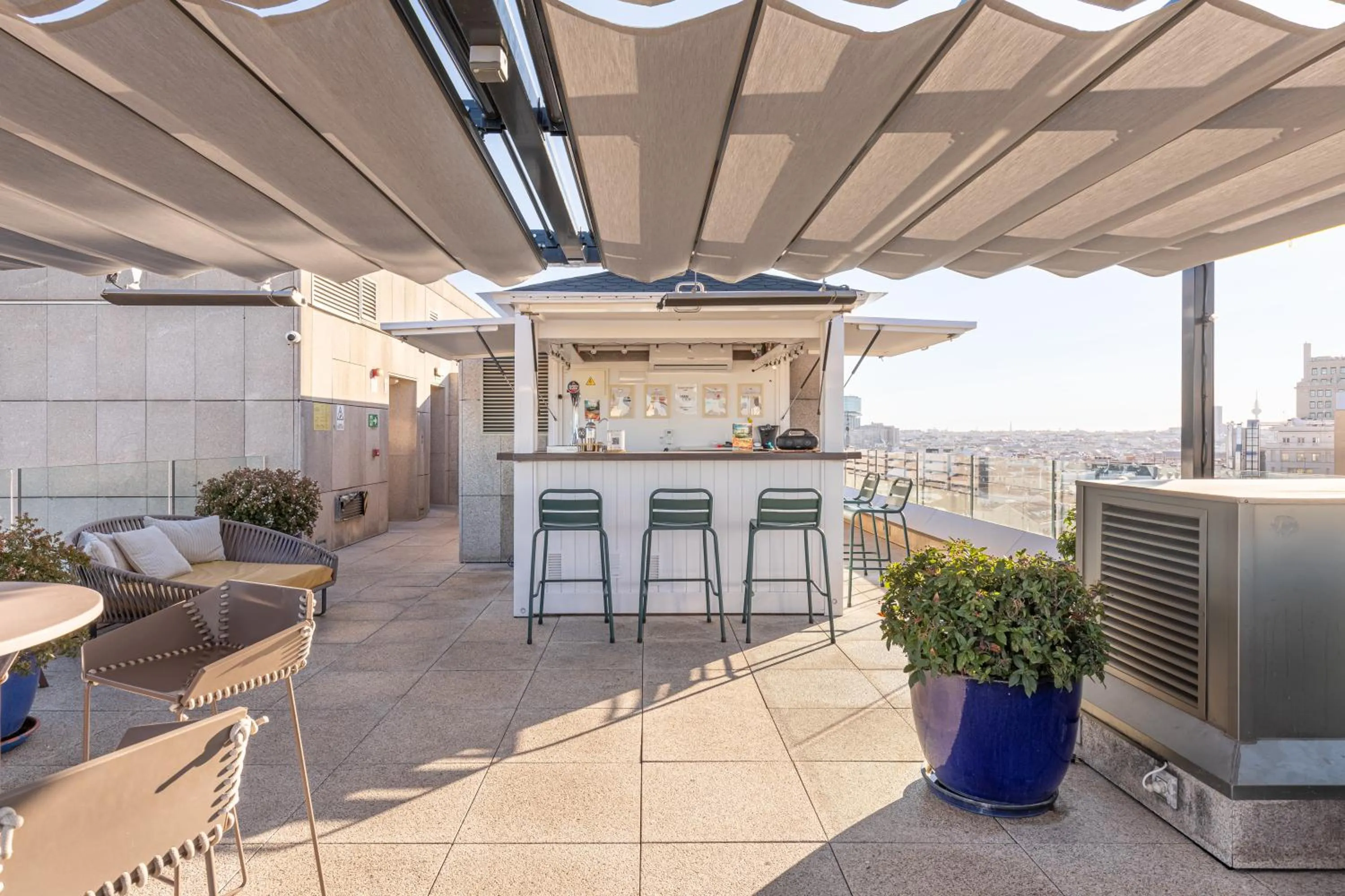 Restaurant/places to eat in Gran View Apartments