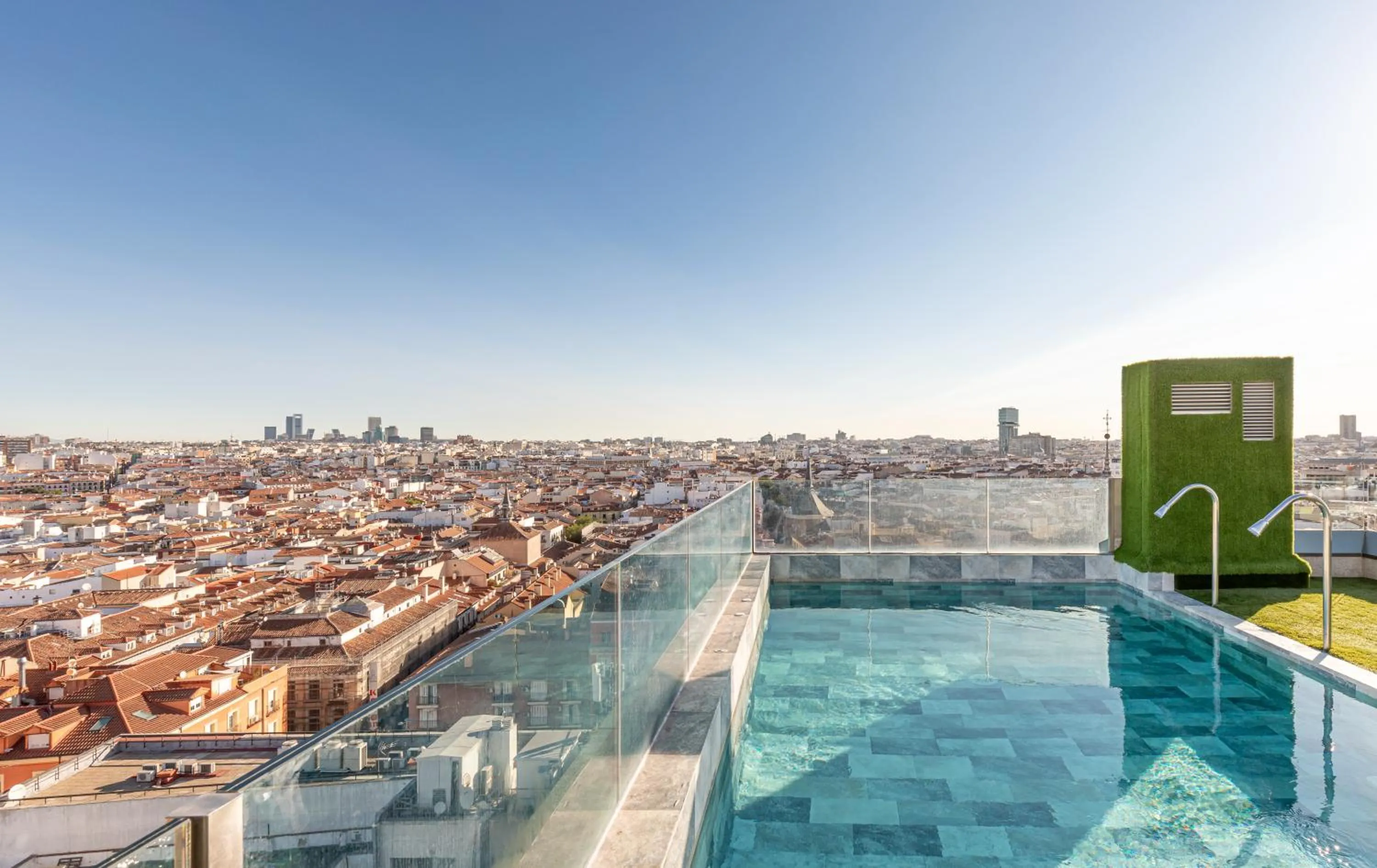 Swimming pool in Gran View Apartments