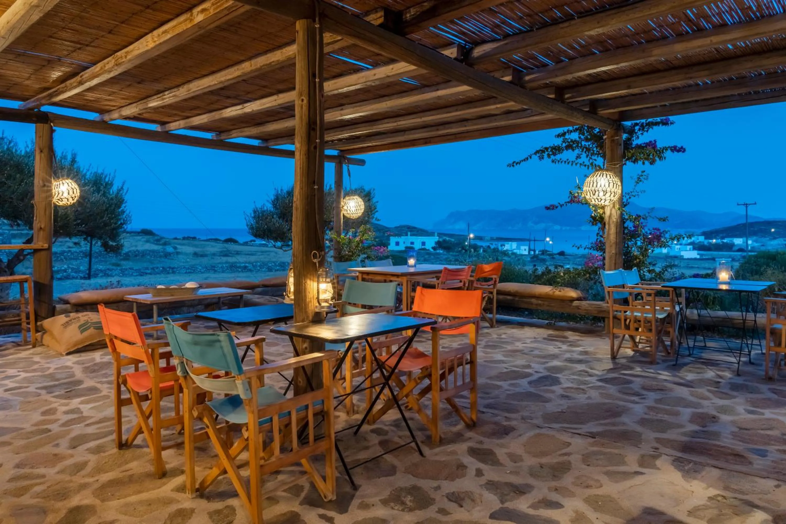 Restaurant/places to eat in Kimolia Gi