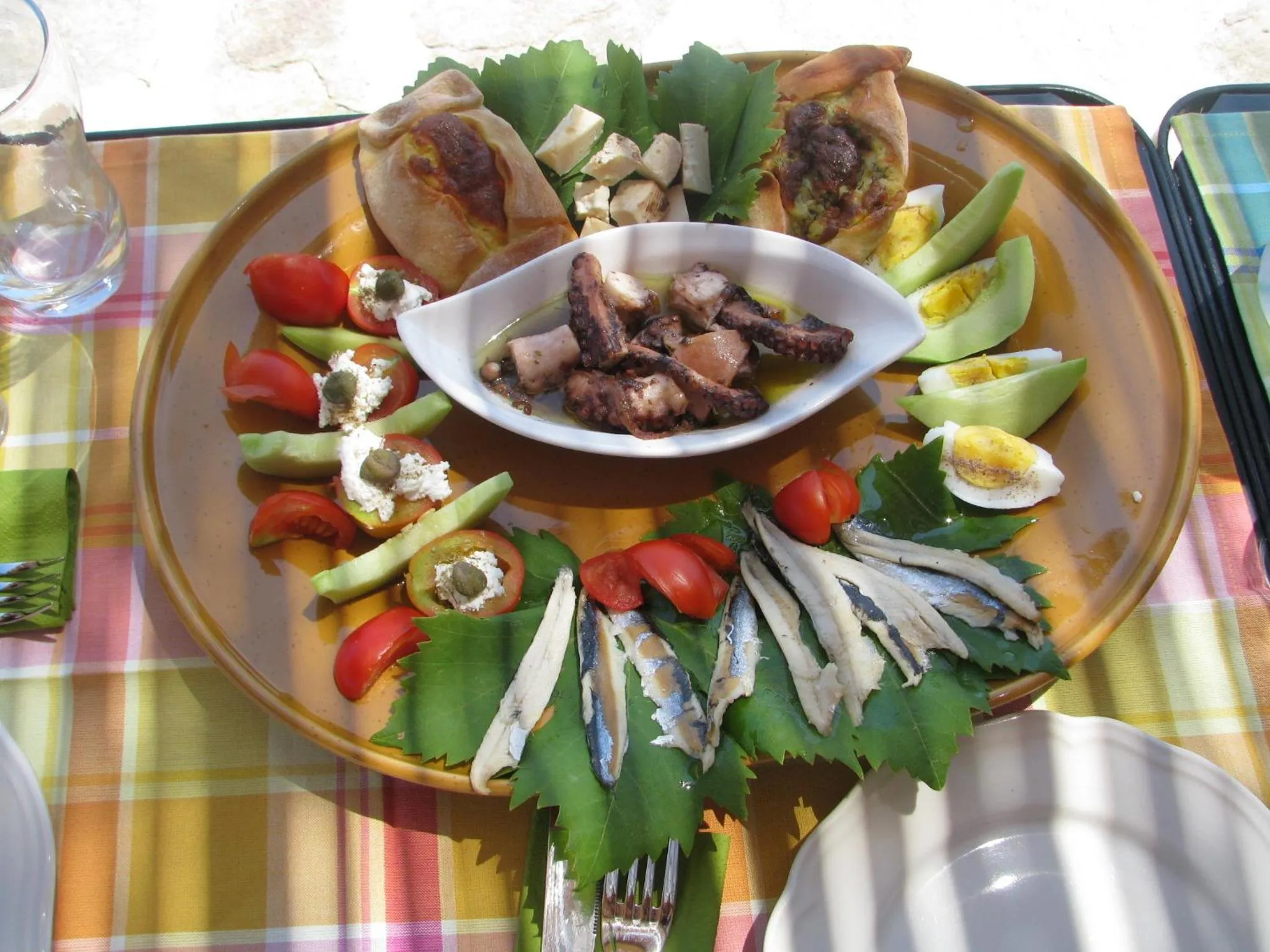 Food and drinks in Kimolia Gi