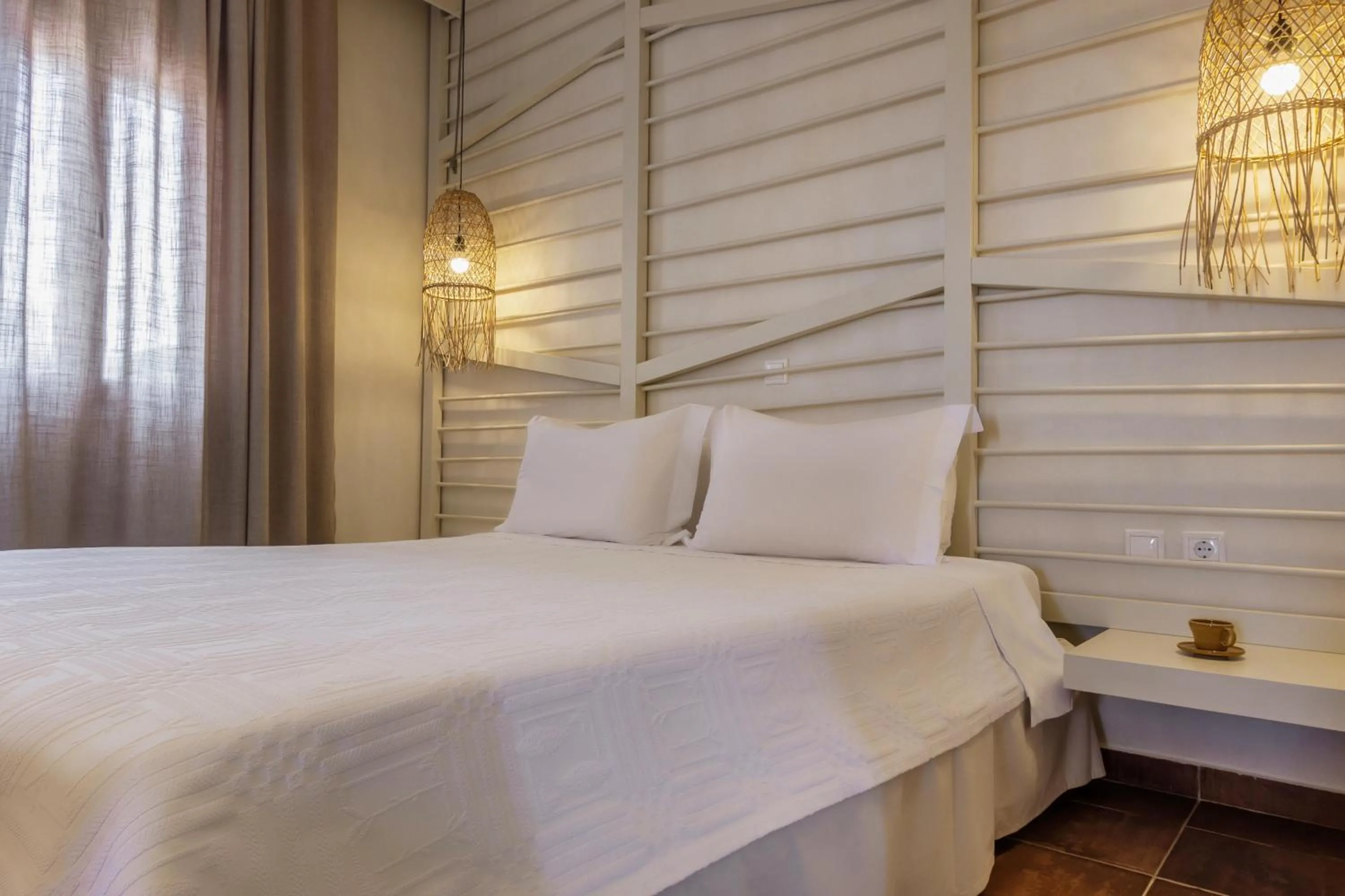 Bed in Kimolia Gi