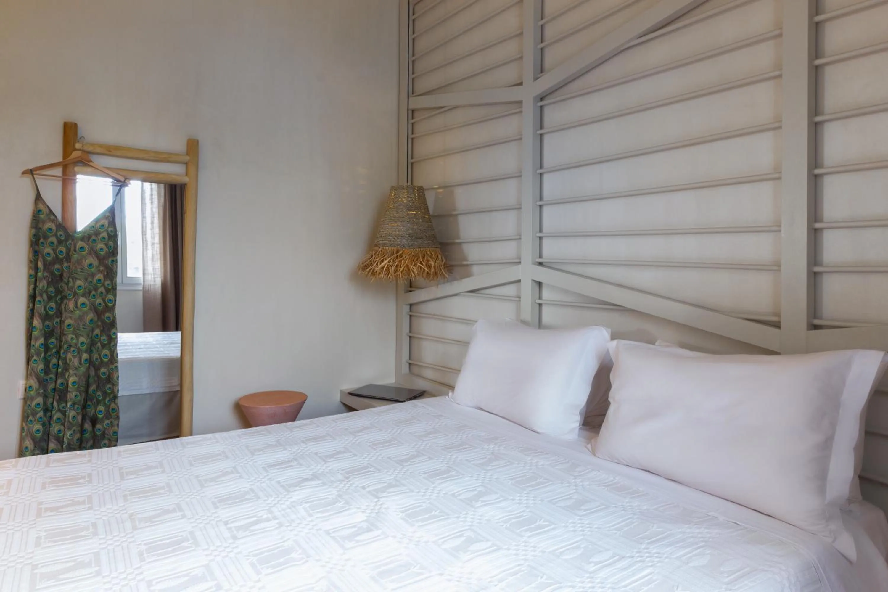 Bed in Kimolia Gi