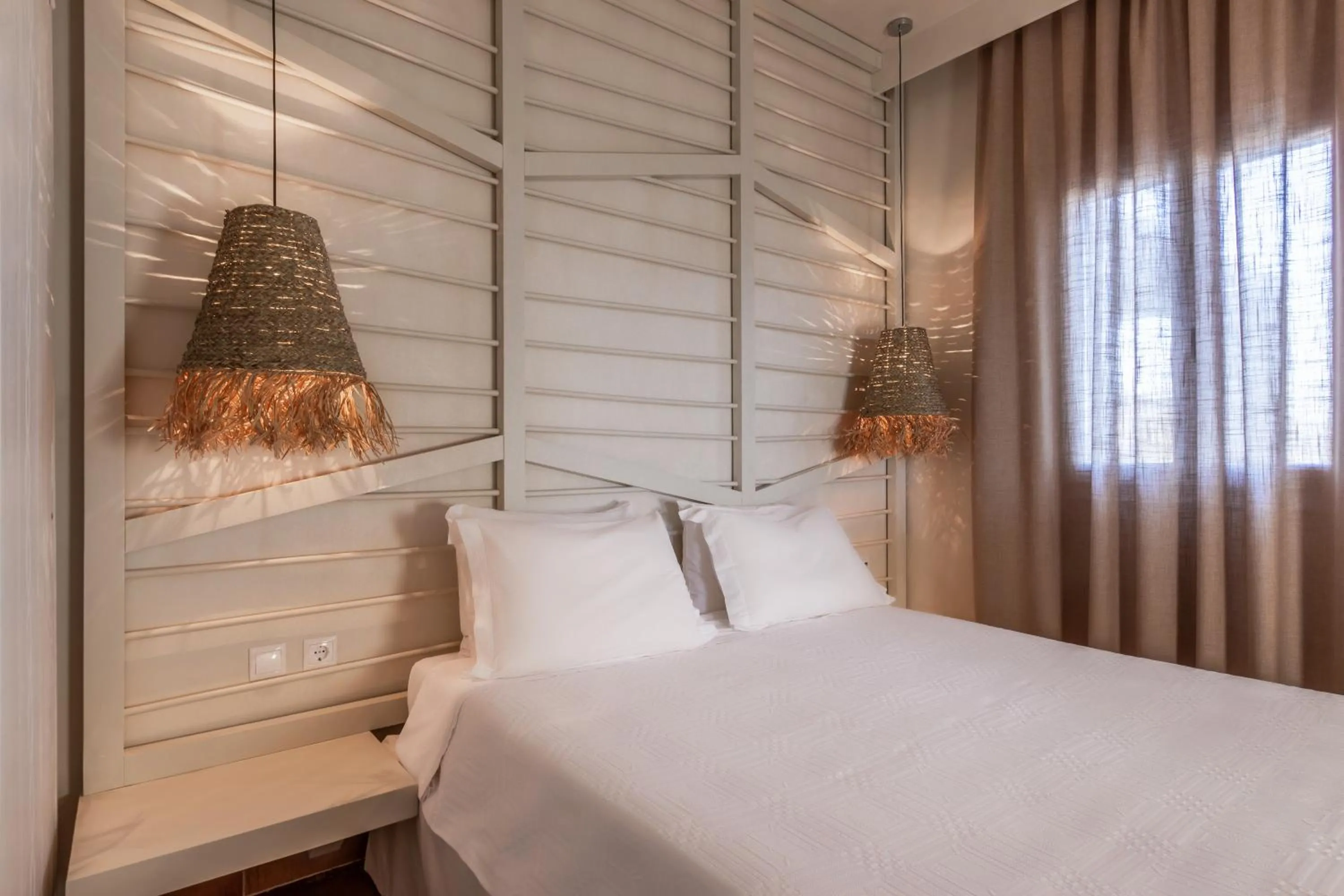 Bed in Kimolia Gi