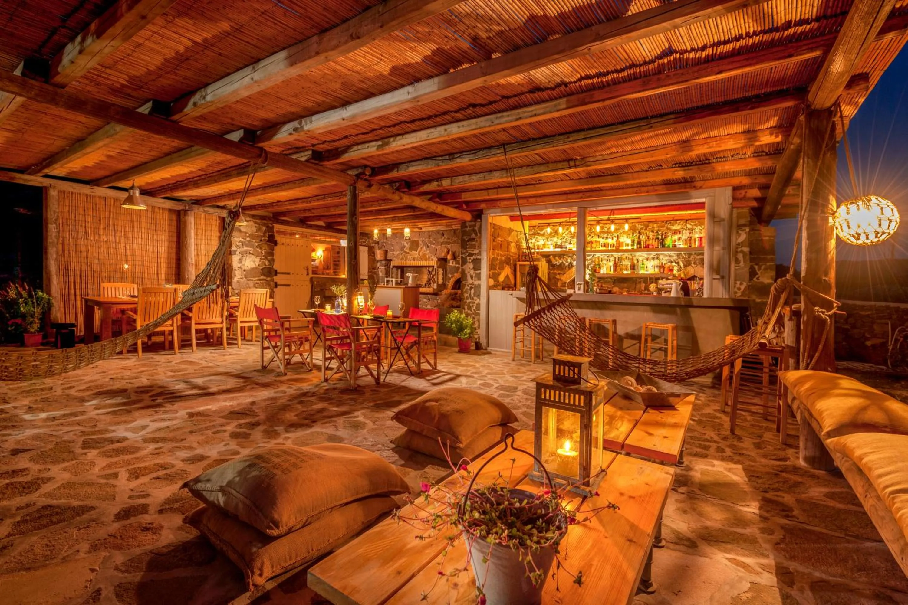 Restaurant/places to eat in Kimolia Gi