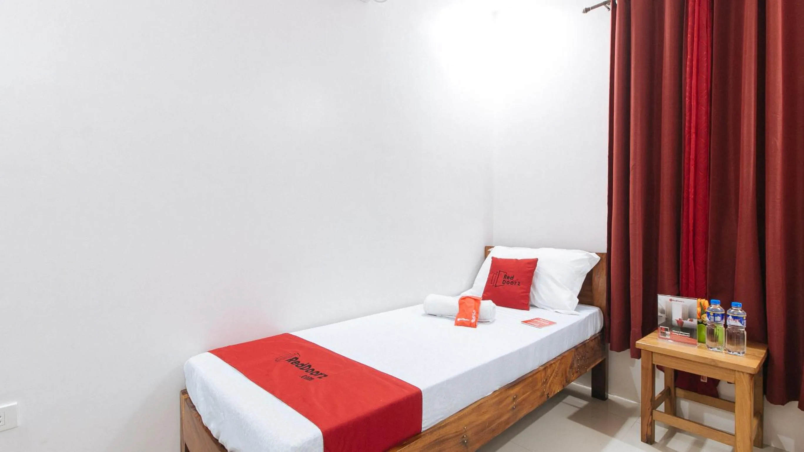 Bed in RedDoorz Plus @ Jollydays Hotel Nueva Ecija