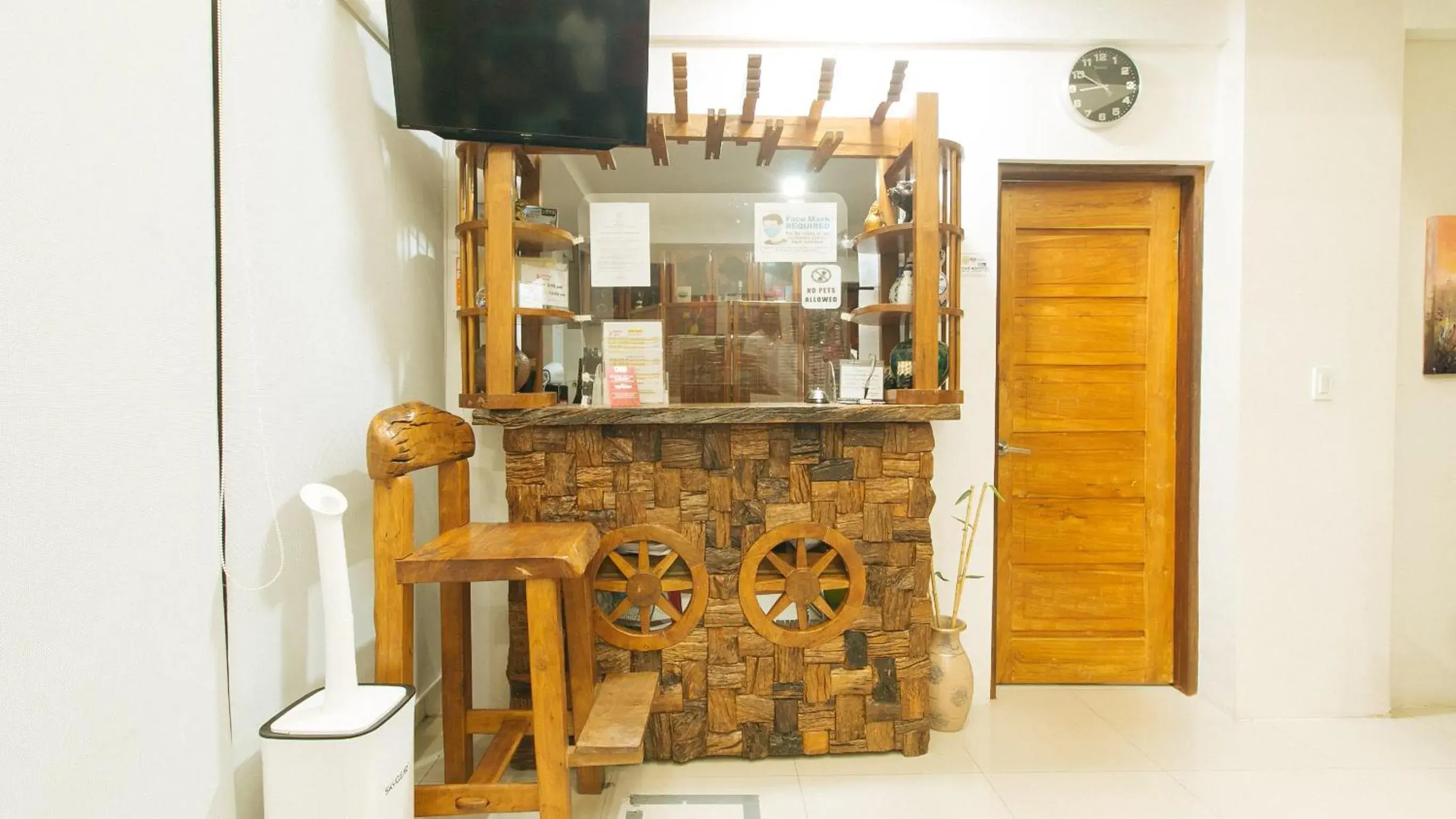 Lobby or reception in RedDoorz Plus @ Jollydays Hotel Nueva Ecija Lobby or reception in RedDoorz Plus @ Jollydays Hotel Nueva Ecija