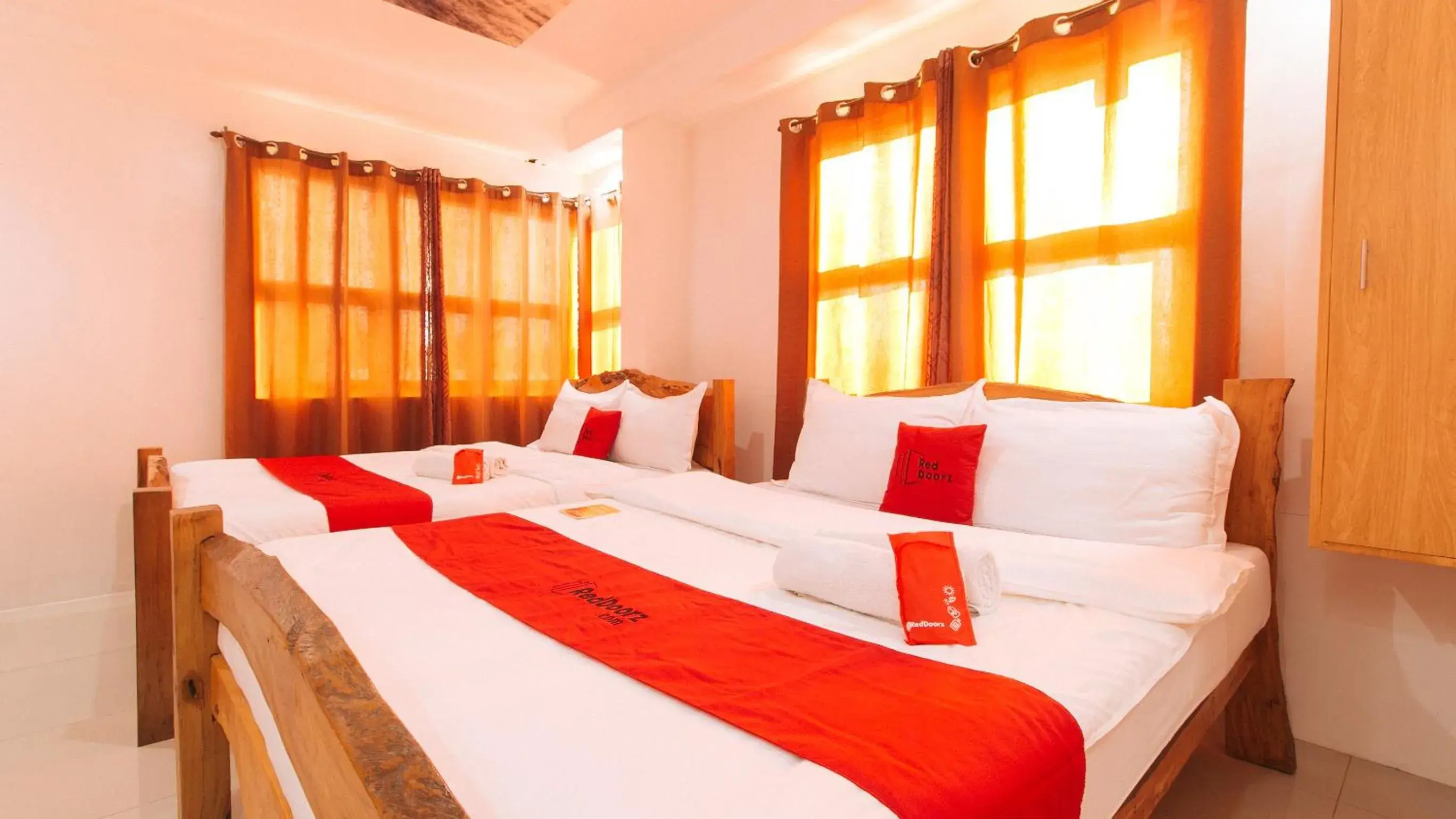 Bed in RedDoorz Plus @ Jollydays Hotel Nueva Ecija Bed in RedDoorz Plus @ Jollydays Hotel Nueva Ecija