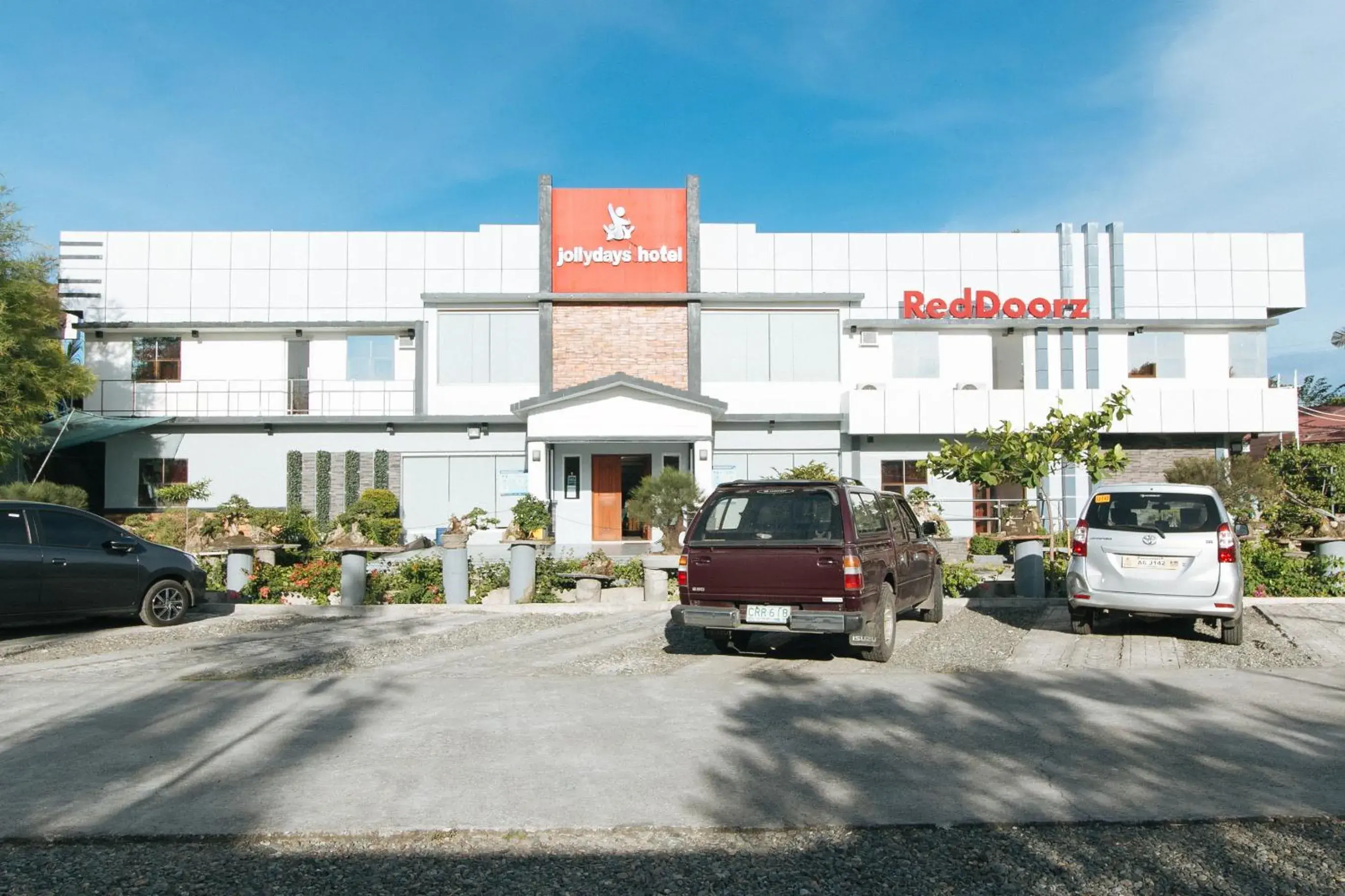 Property building in RedDoorz Plus @ Jollydays Hotel Nueva Ecija Property building in RedDoorz Plus @ Jollydays Hotel Nueva Ecija