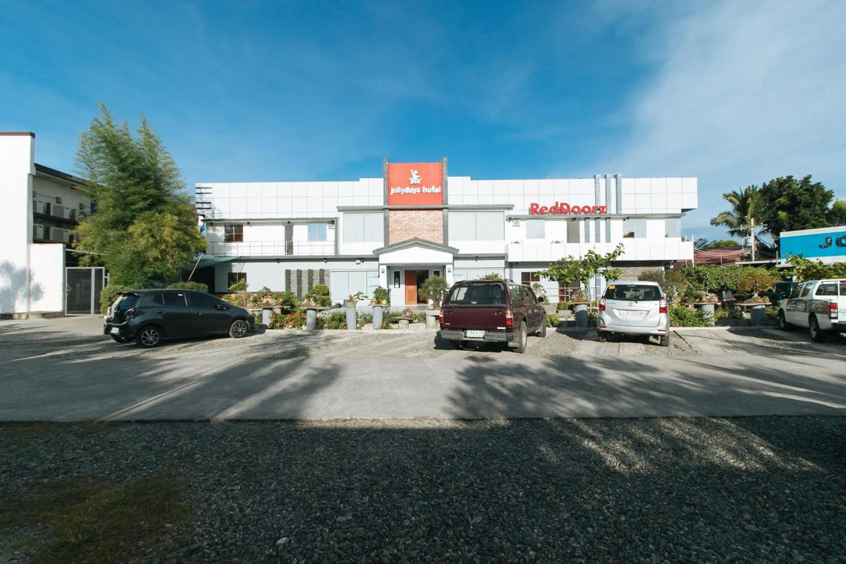 Property building in RedDoorz Plus @ Jollydays Hotel Nueva Ecija Property building in RedDoorz Plus @ Jollydays Hotel Nueva Ecija