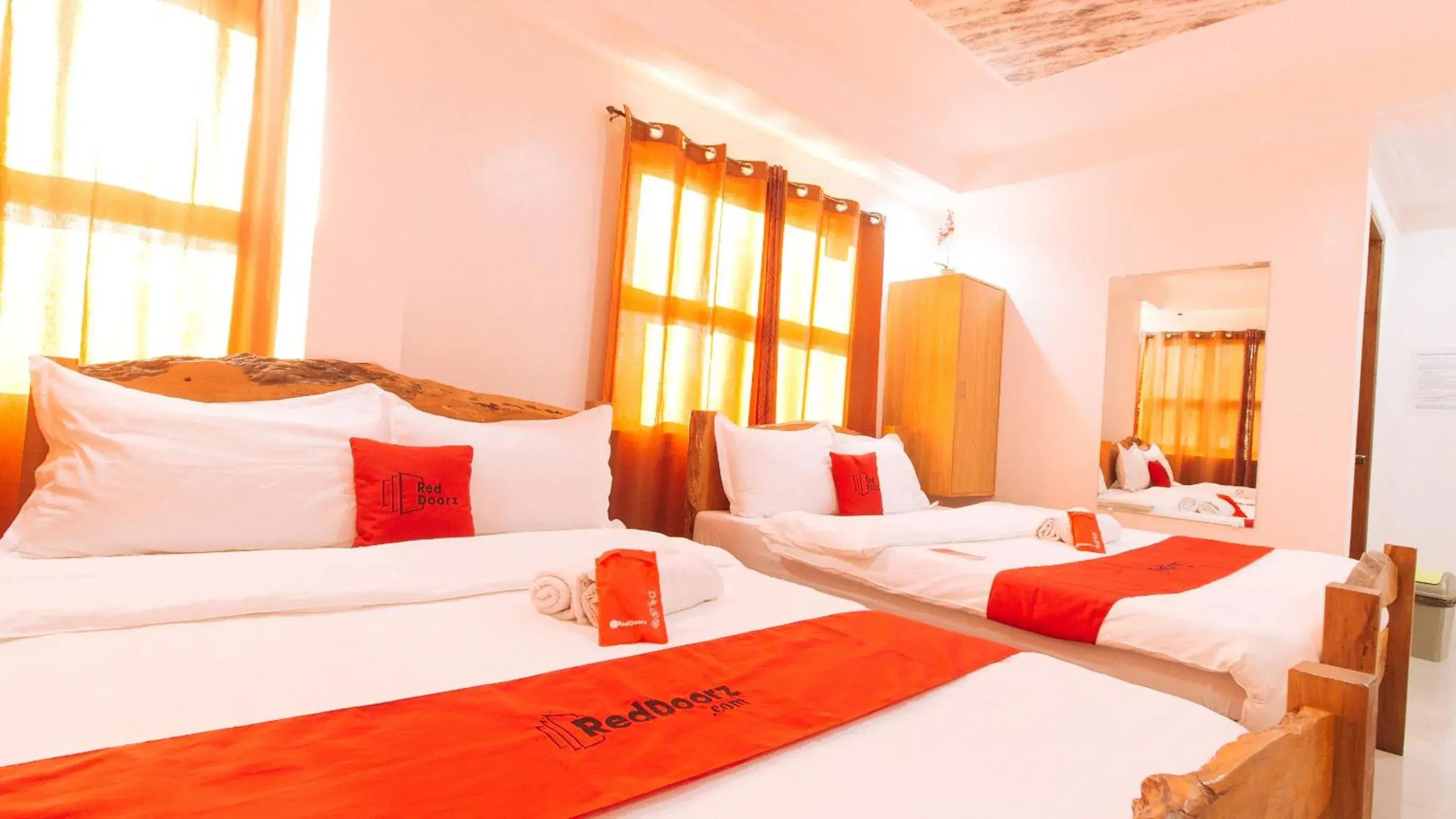 Bed in RedDoorz Plus @ Jollydays Hotel Nueva Ecija Bed in RedDoorz Plus @ Jollydays Hotel Nueva Ecija