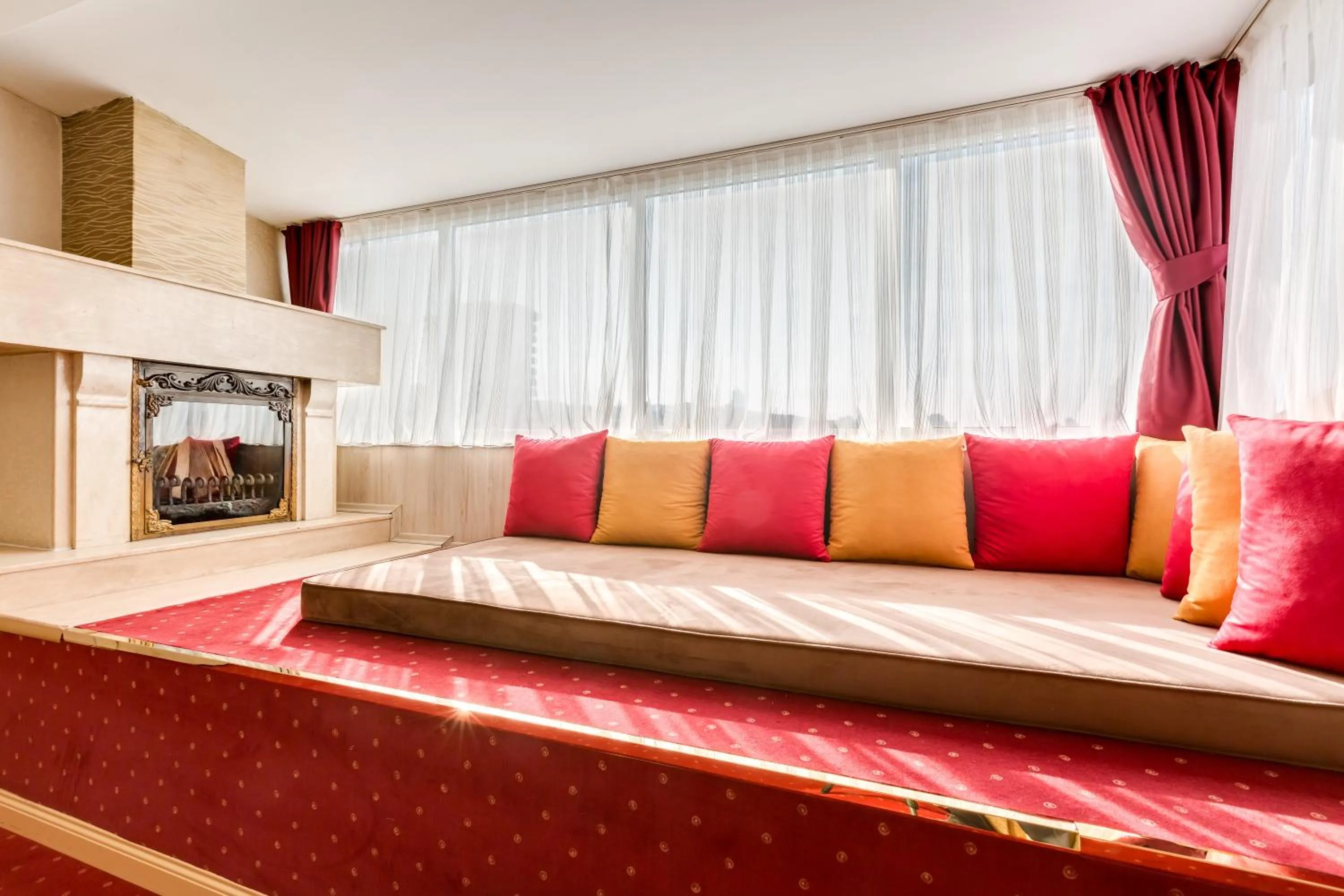 Seating area, Bed in Twins Hotel