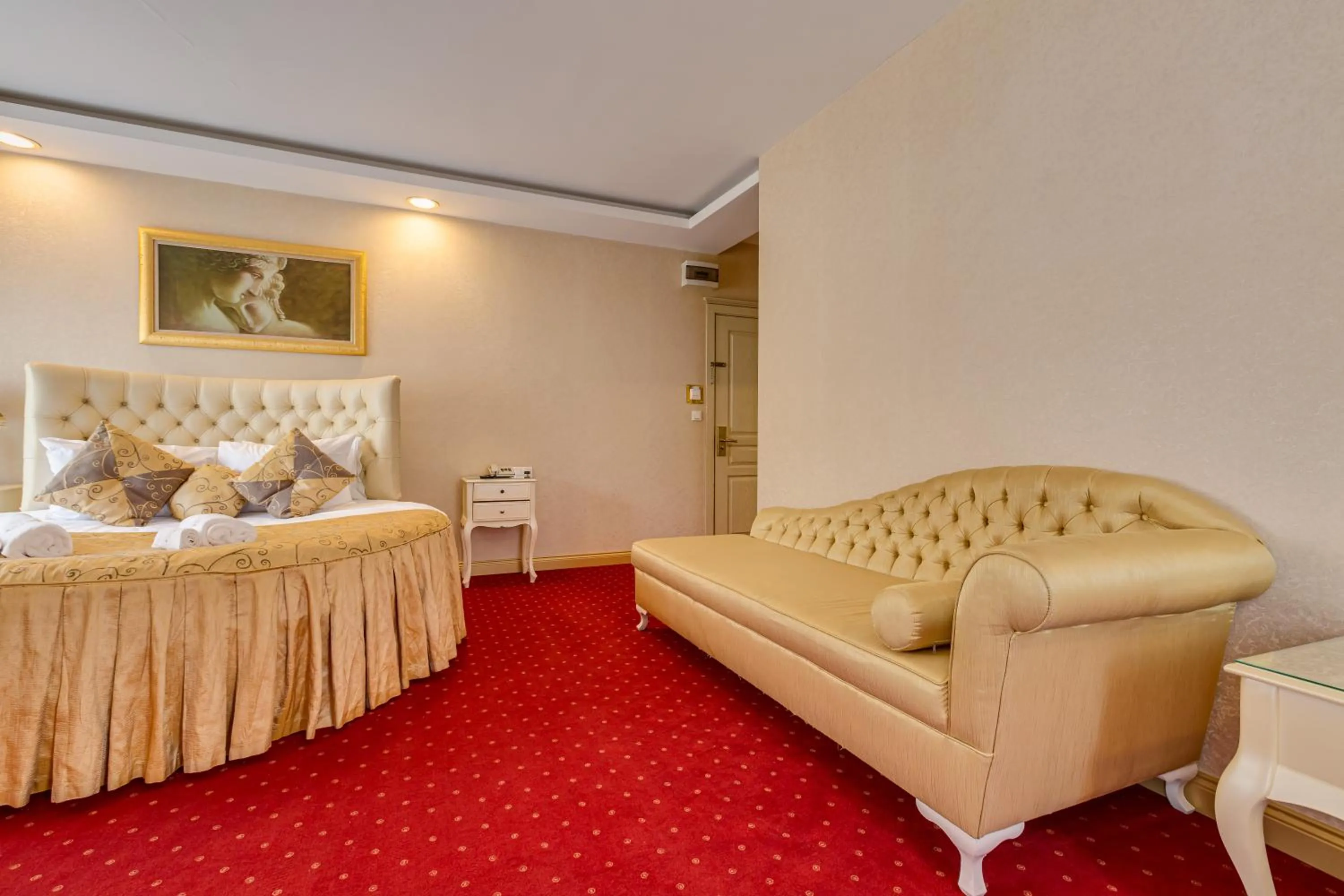 Photo of the whole room, Bed in Twins Hotel