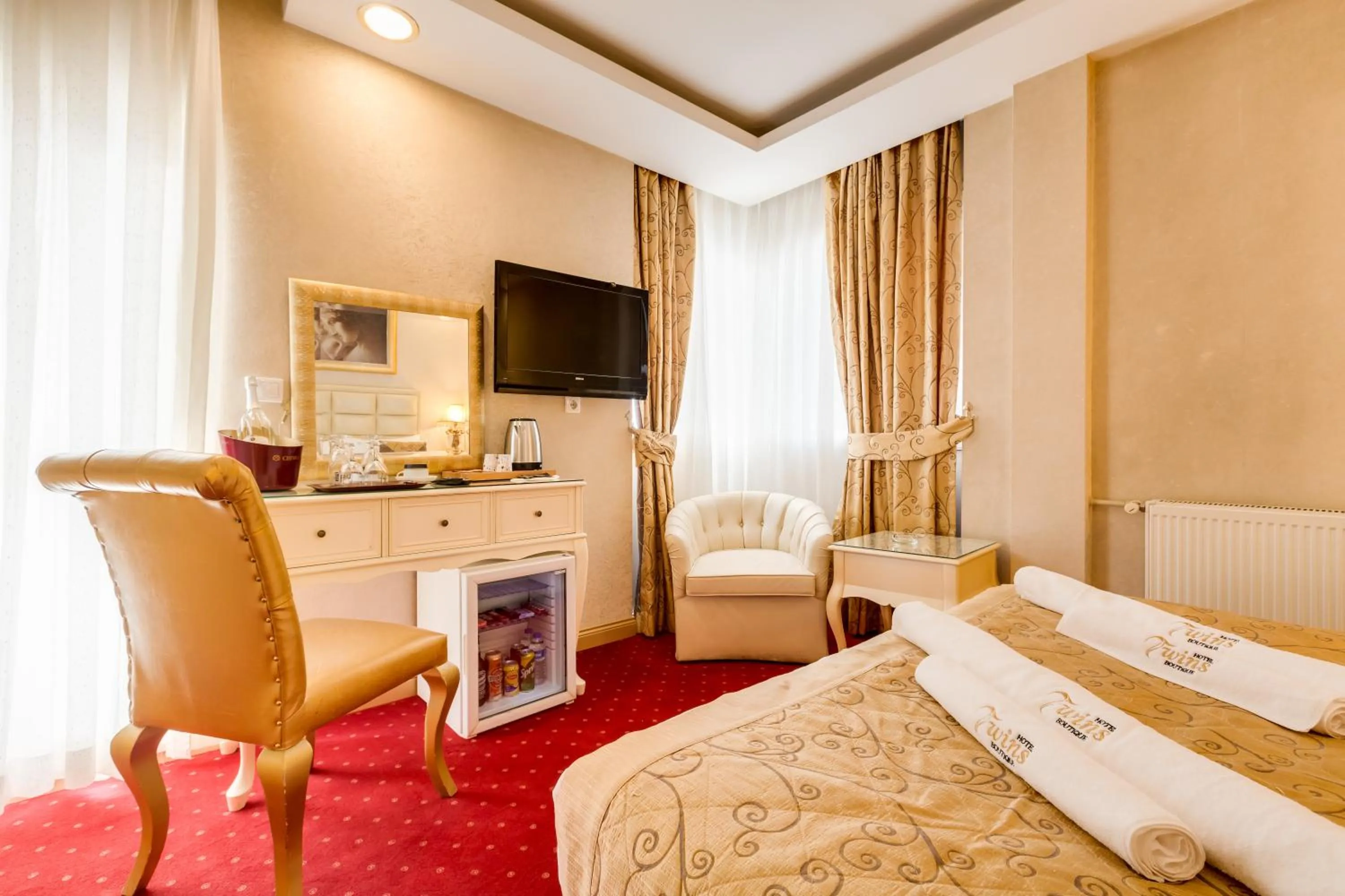 TV and multimedia, Bed in Twins Hotel