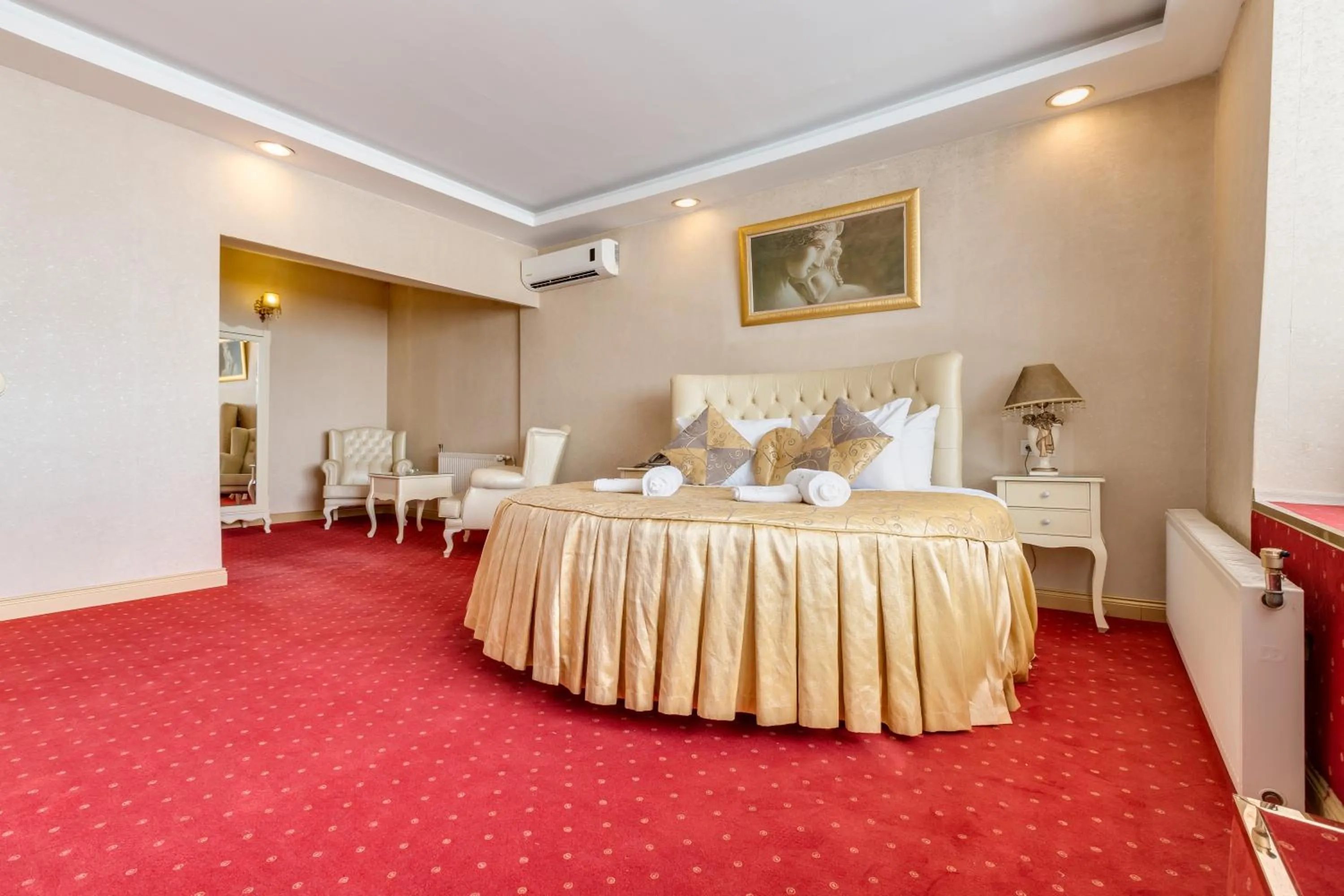 Photo of the whole room in Twins Hotel