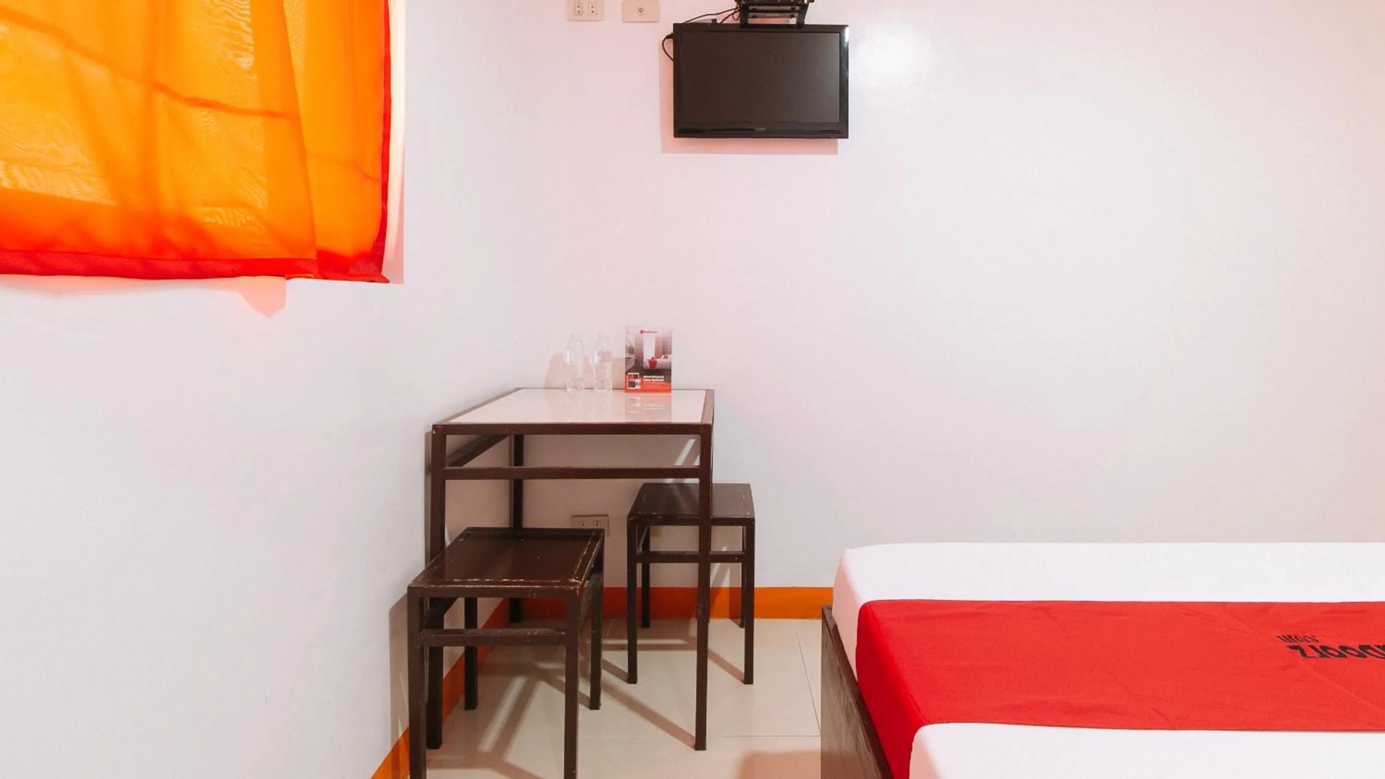 Bed in RedDoorz @ EL Runway Hotel Bulacan