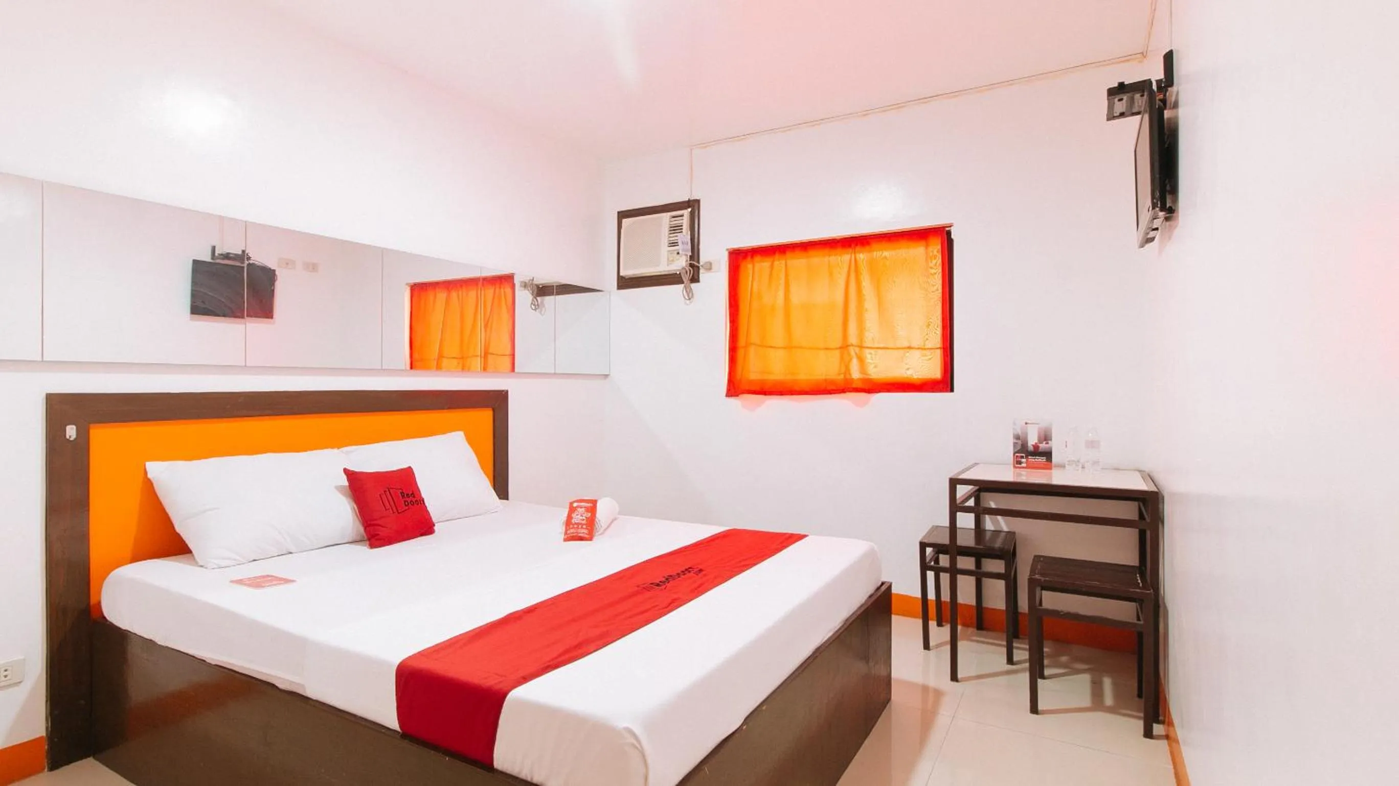 Bed in RedDoorz @ EL Runway Hotel Bulacan