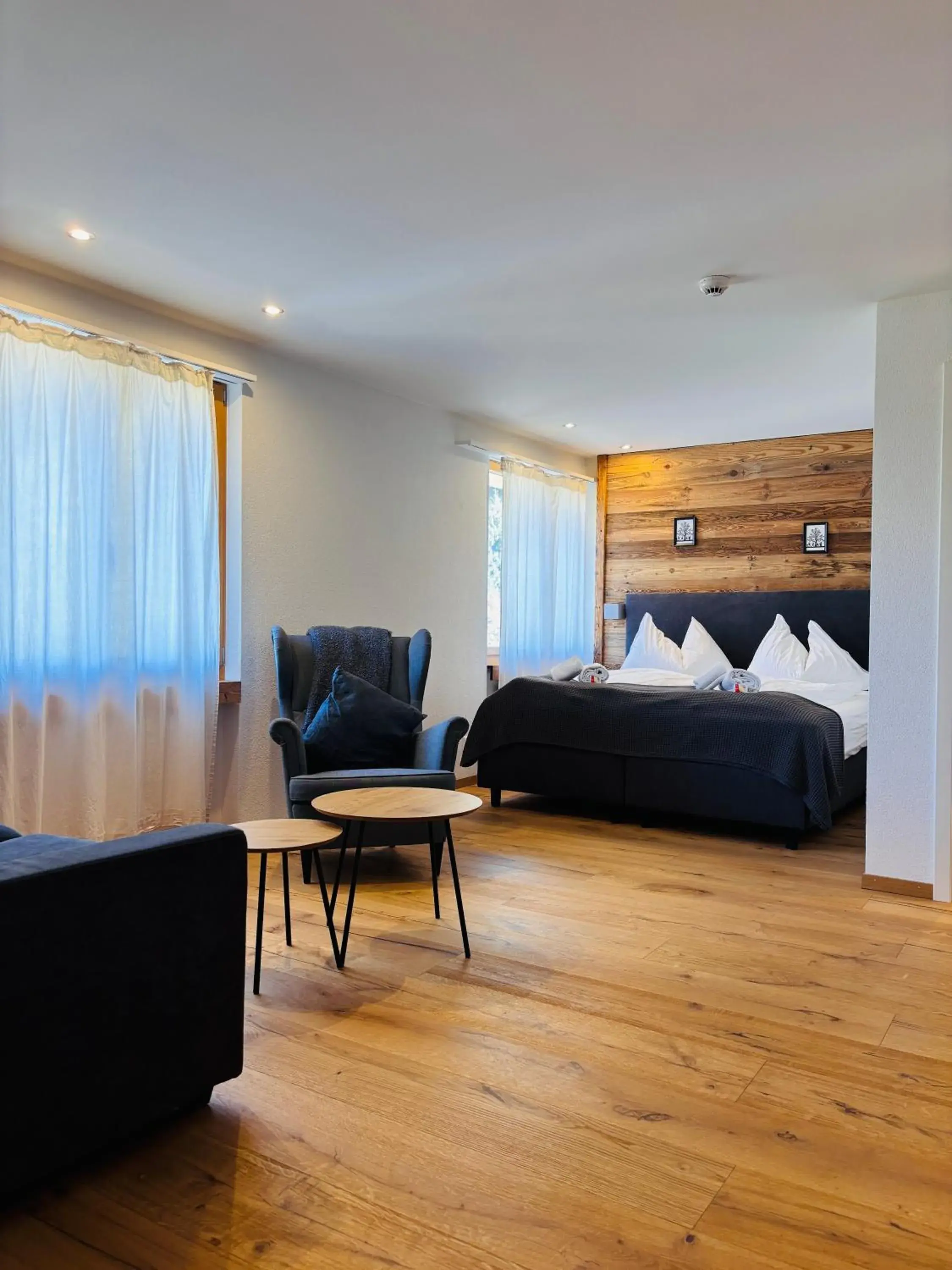 Large Double Room in Typically Swiss Hotel Ermitage Large Double Room in Typically Swiss Hotel Ermitage