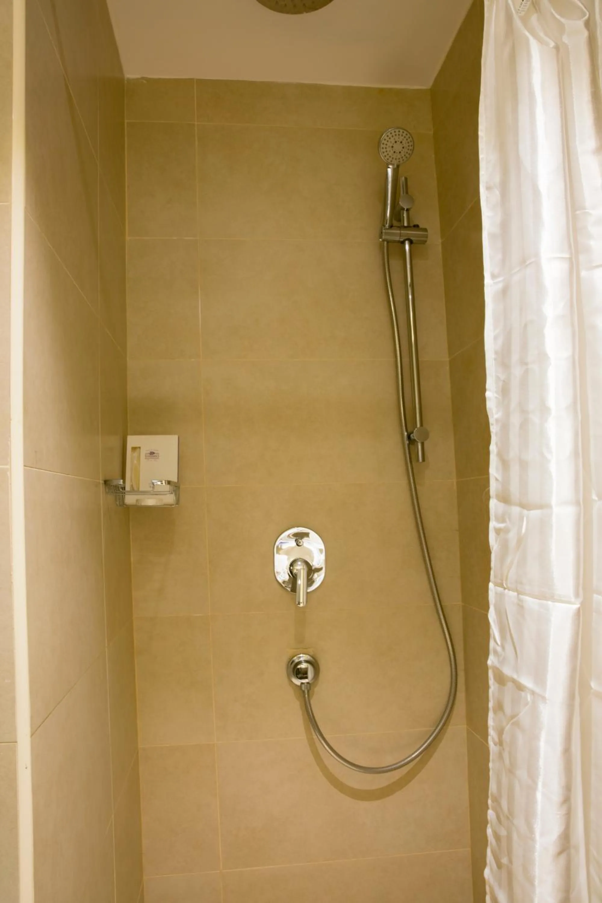 Shower in Hibatullah Hotel Makkah