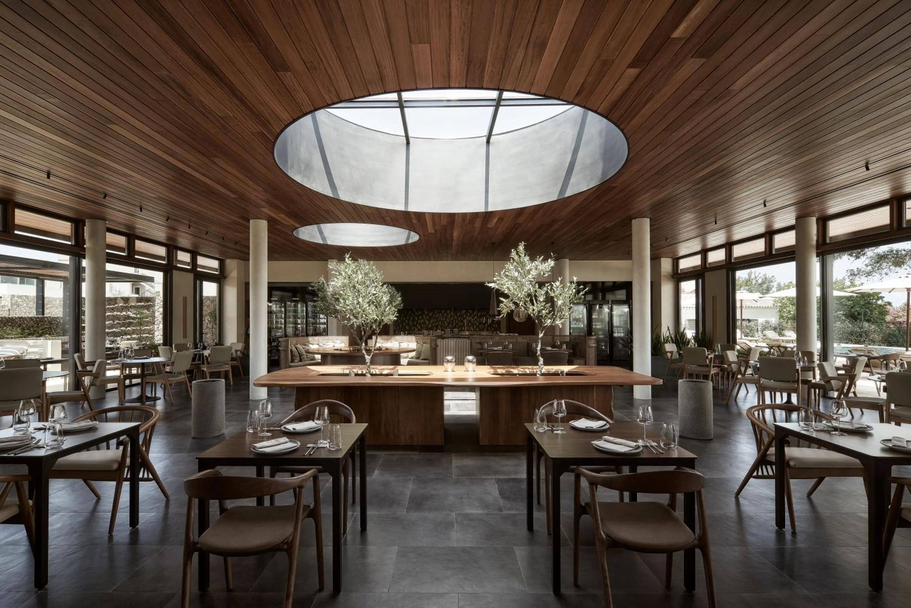 Restaurant/places to eat in The Olivar Suites