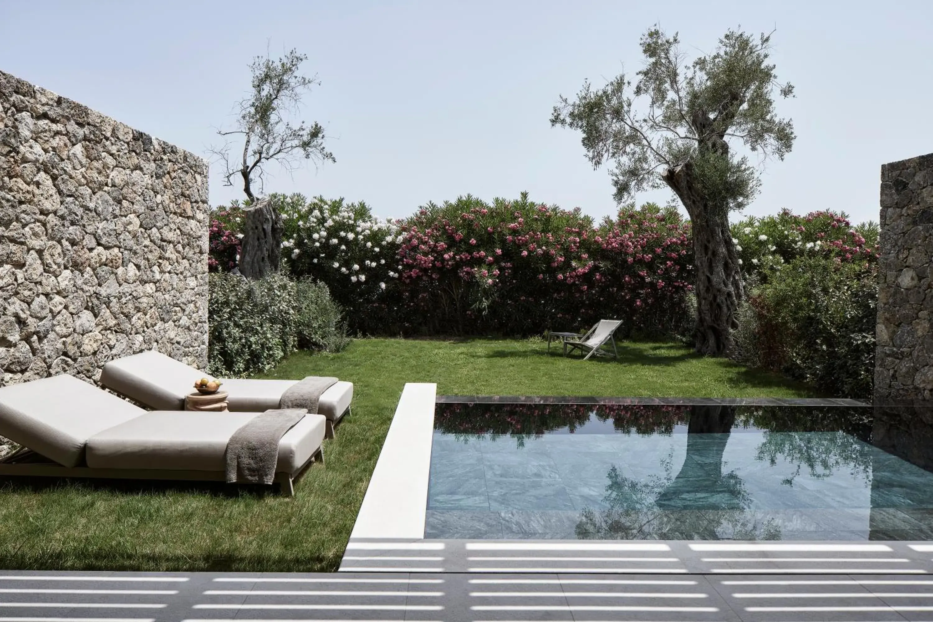 Swimming pool in The Olivar Suites Swimming pool in The Olivar Suites