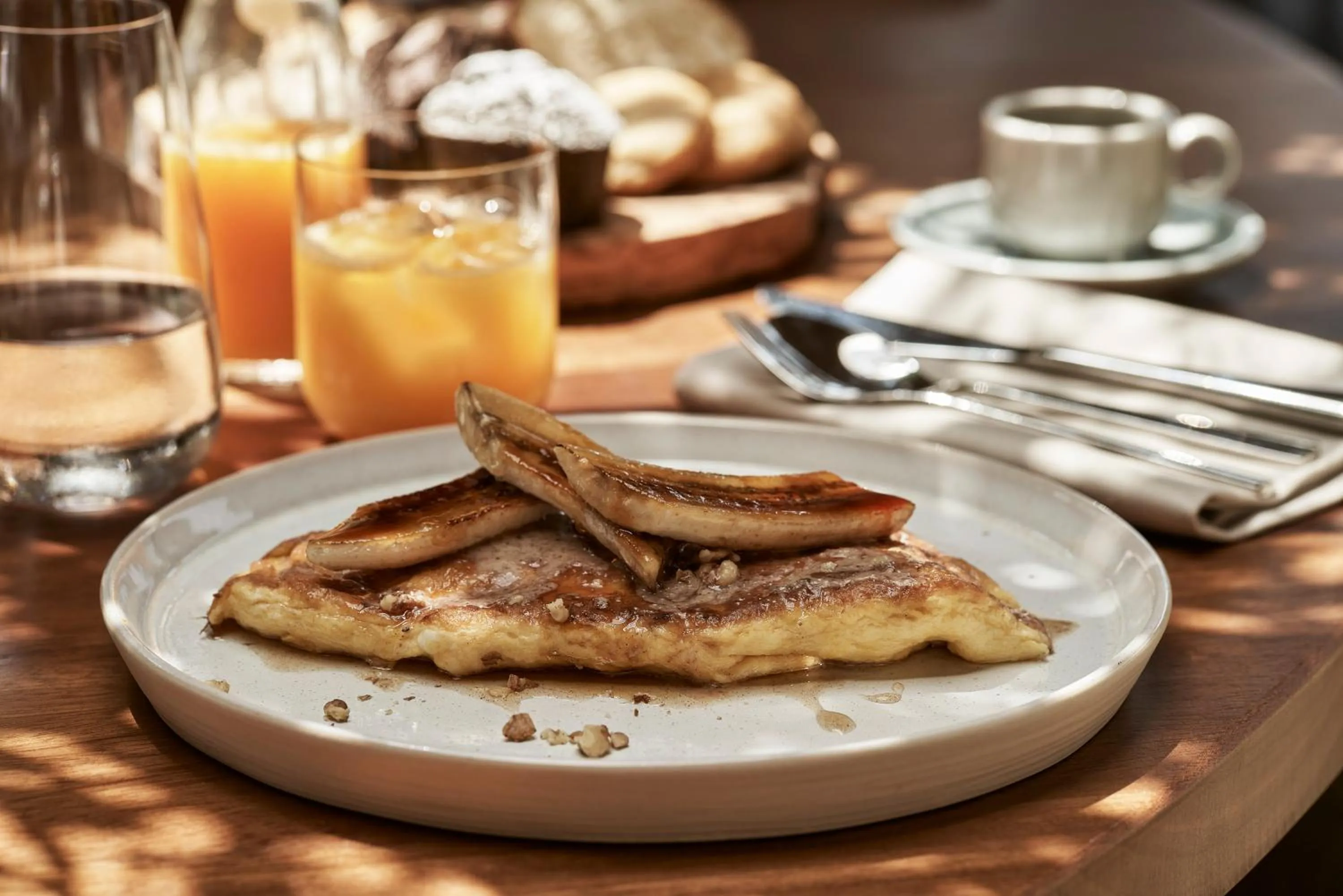 Restaurant/places to eat in The Olivar Suites