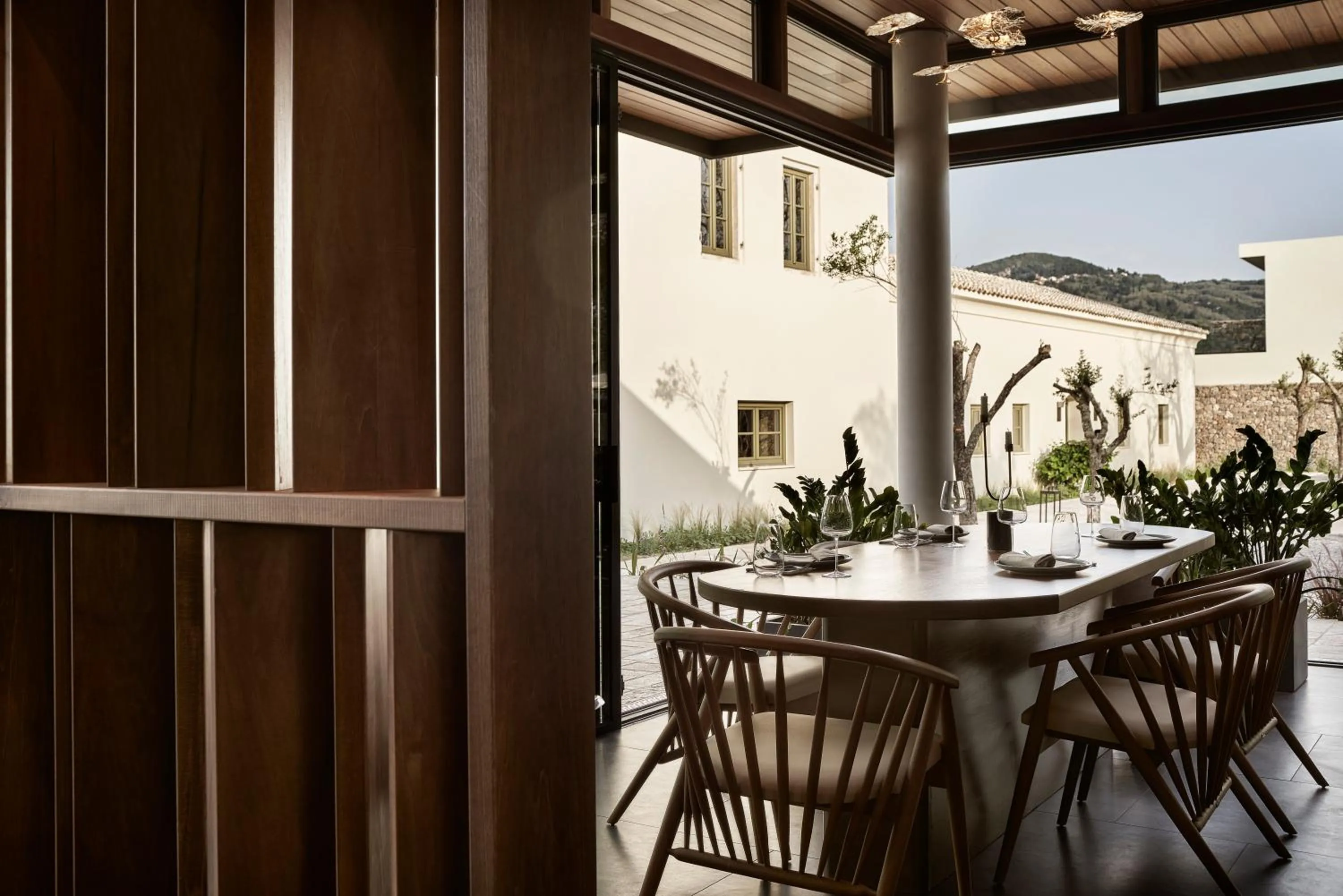 Restaurant/places to eat in The Olivar Suites