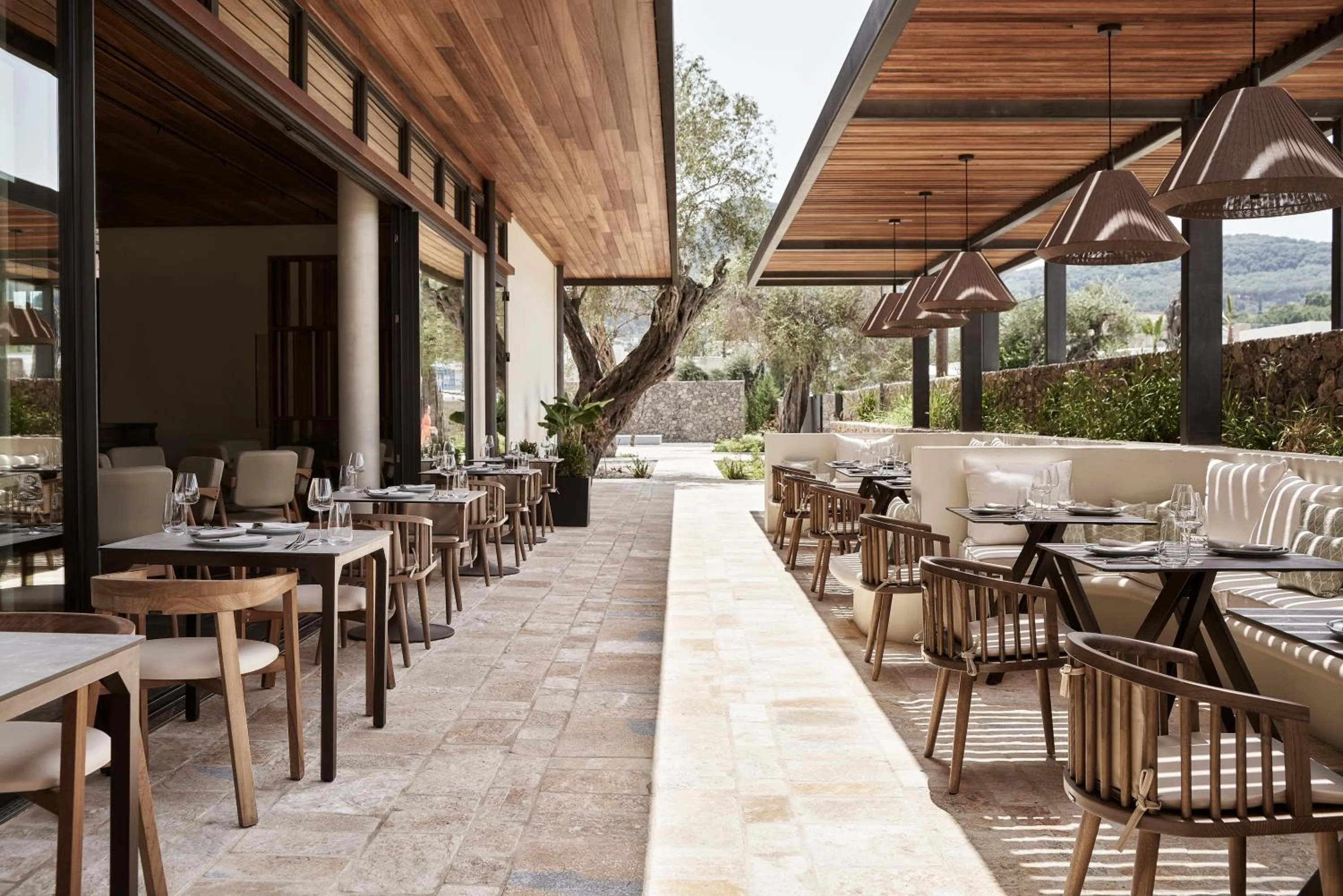 Restaurant/places to eat in The Olivar Suites