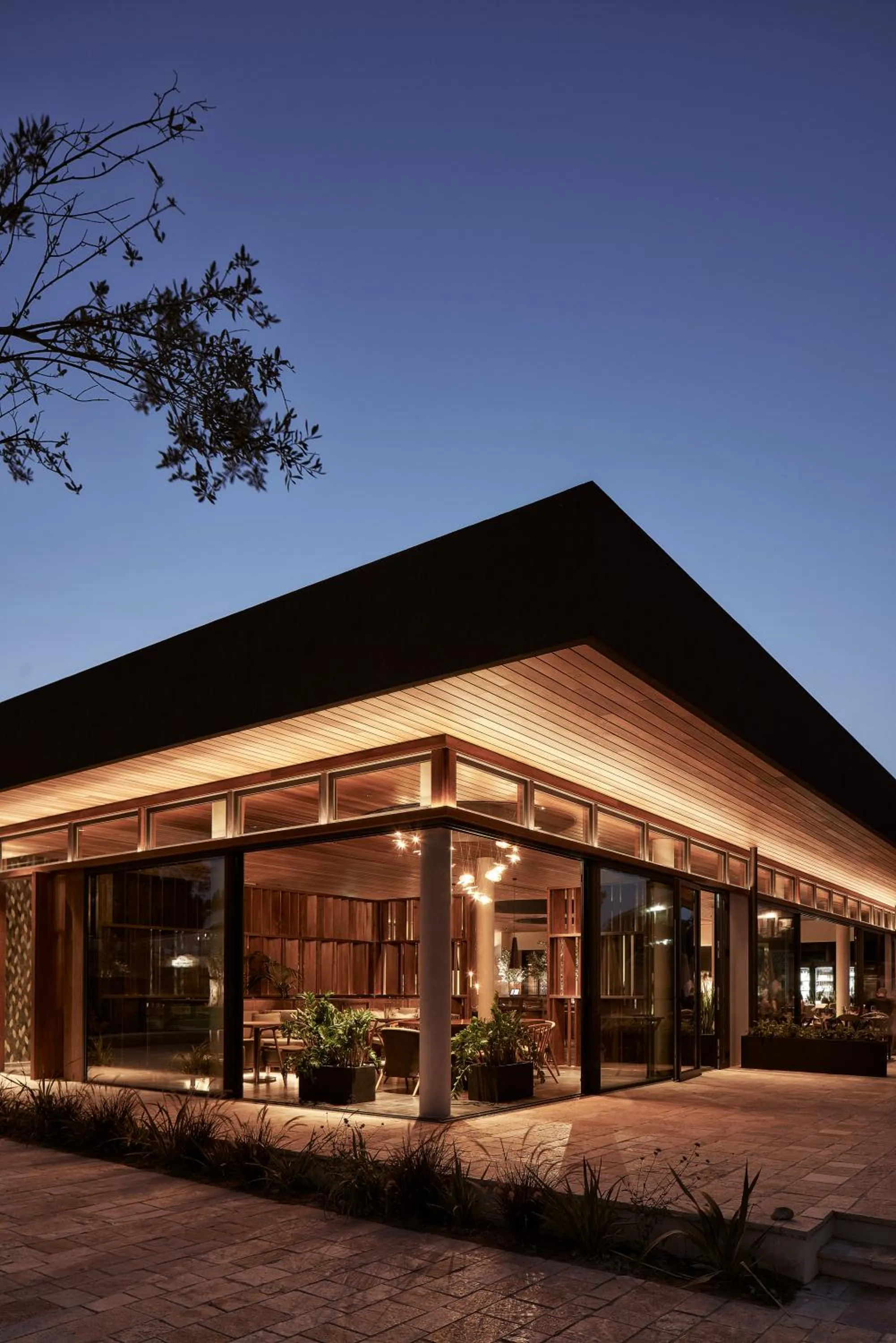 Restaurant/places to eat in The Olivar Suites