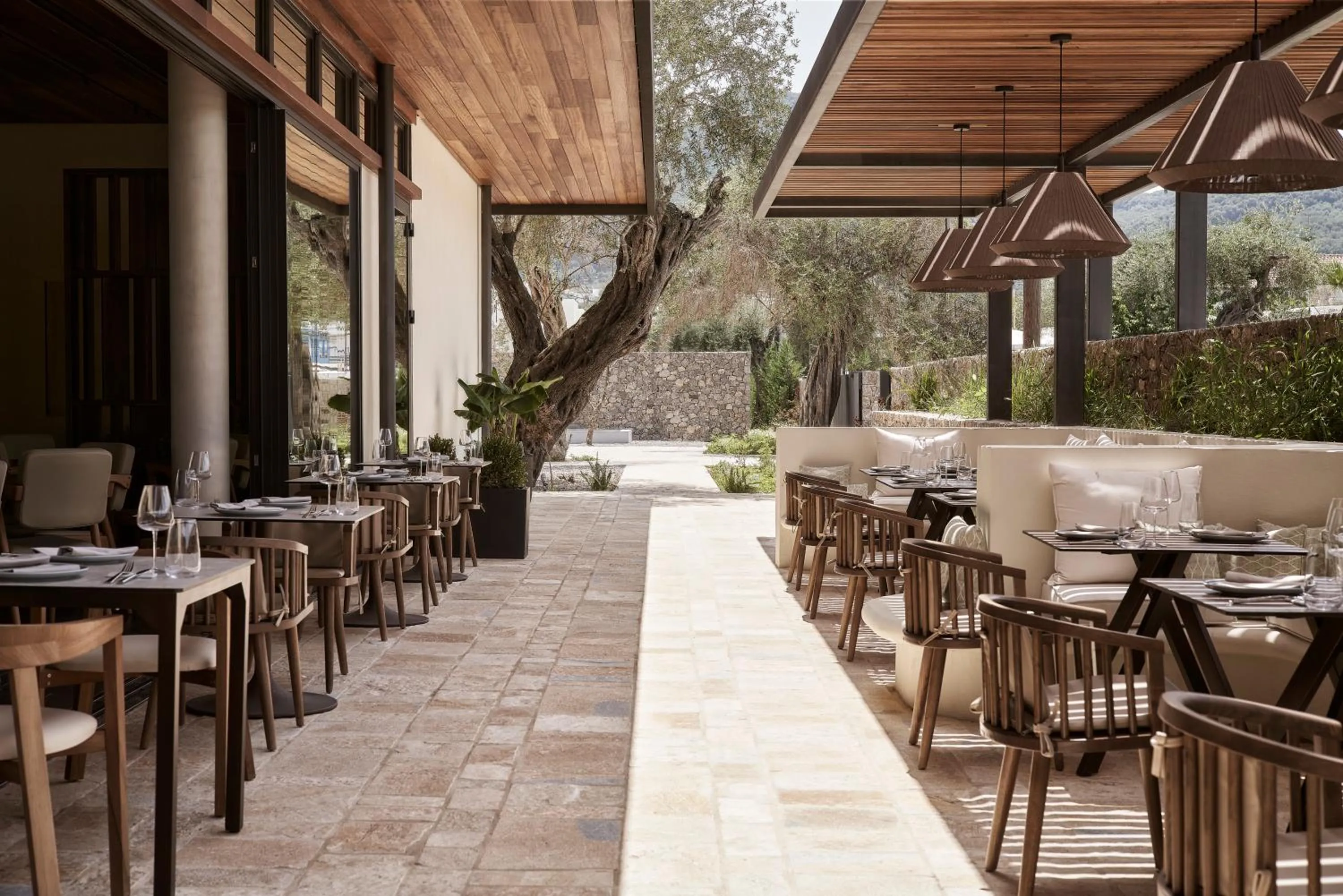 Restaurant/places to eat in The Olivar Suites