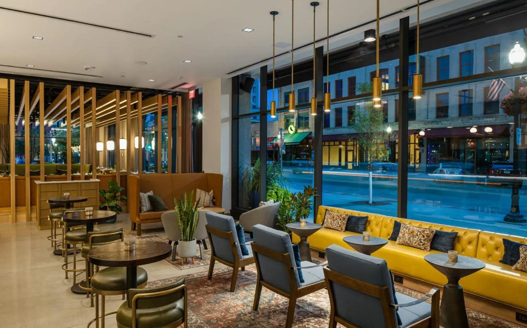 Lounge or bar in Jasper Hotel Lounge or bar in Jasper Hotel