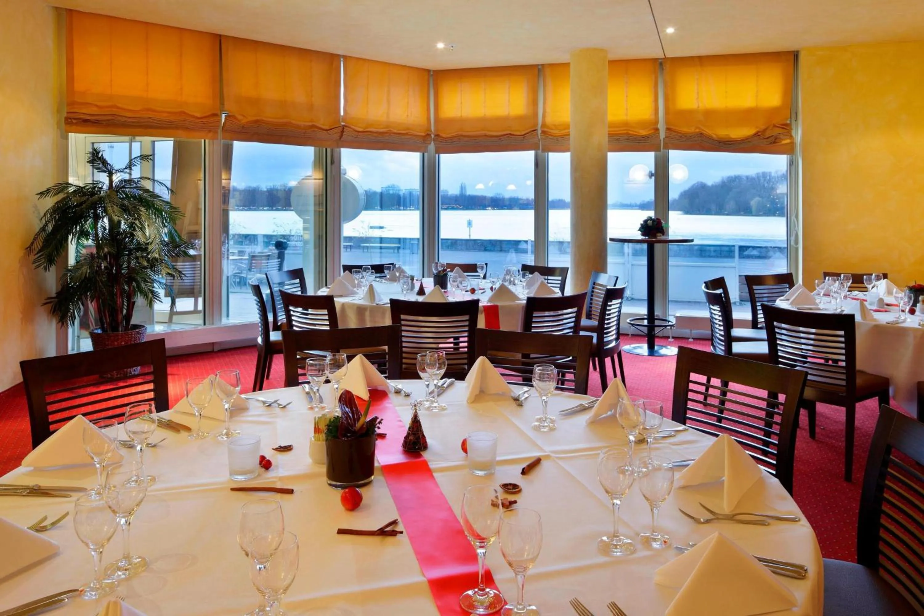 Restaurant/places to eat in Courtyard by Marriott Hannover Maschsee