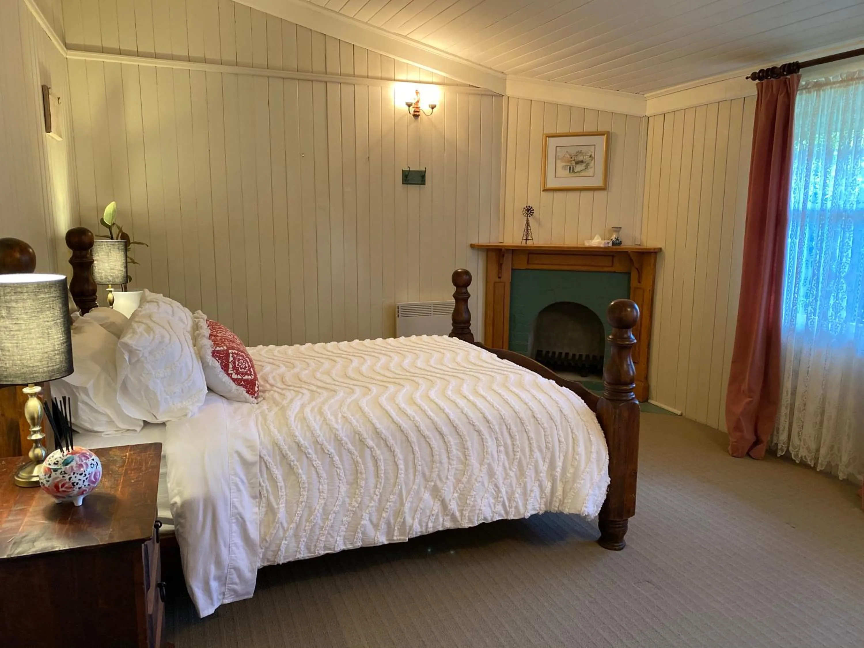 Bed in Big Fella Wines & Farmstay