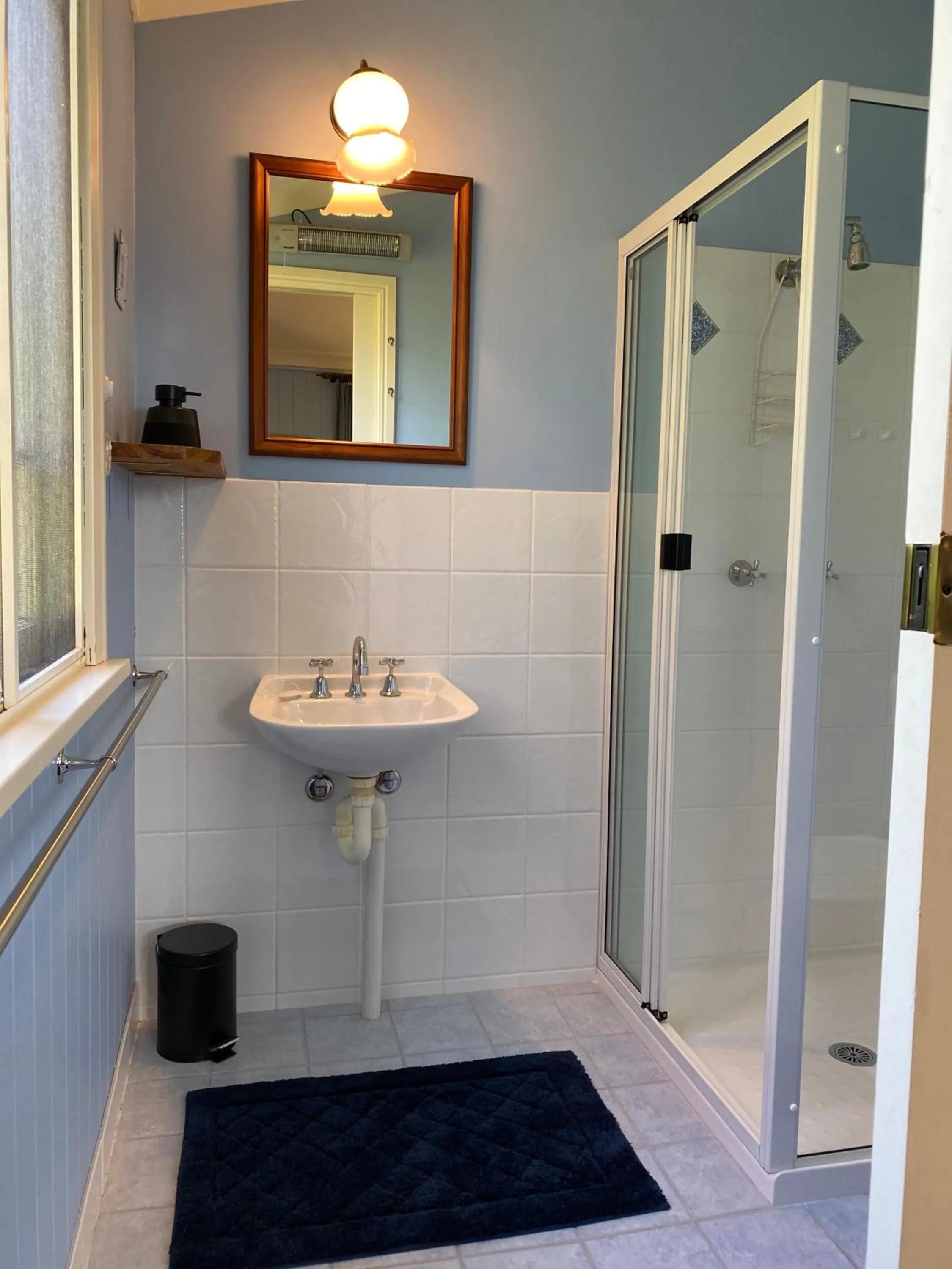 Bathroom in Big Fella Wines & Farmstay