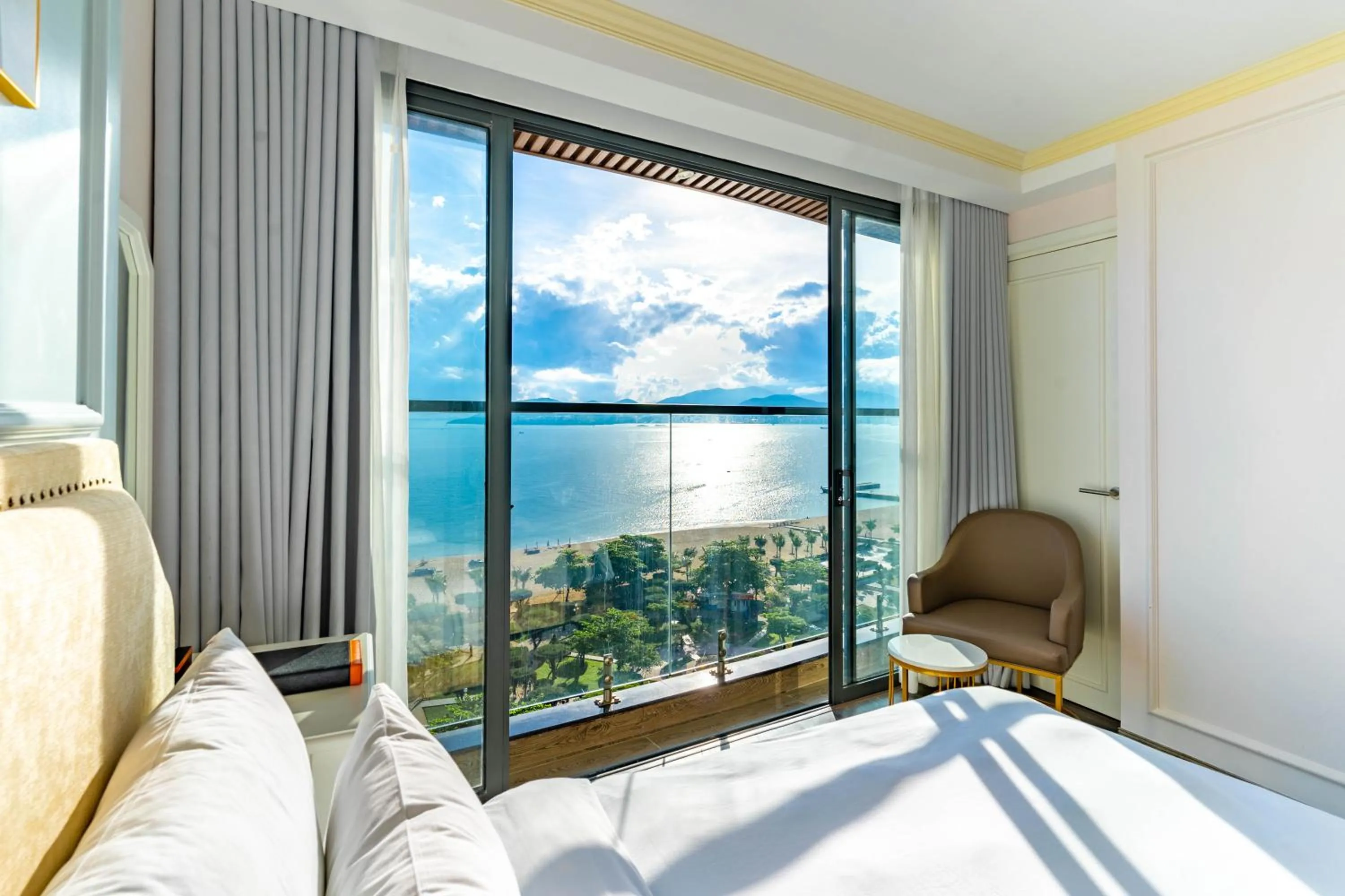 Natural landscape, Bed in La Vague Hotel