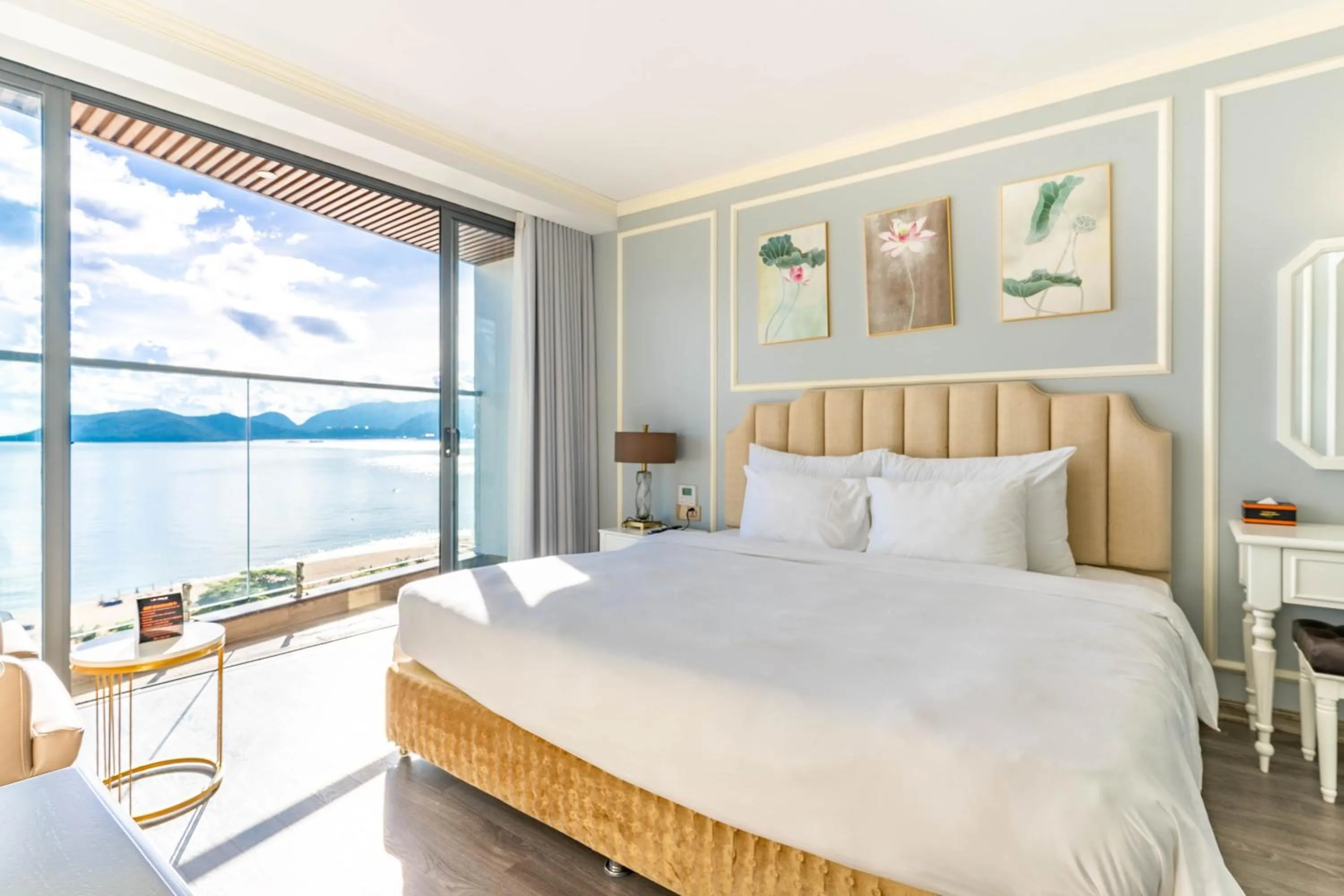 Bedroom, Bed in La Vague Hotel