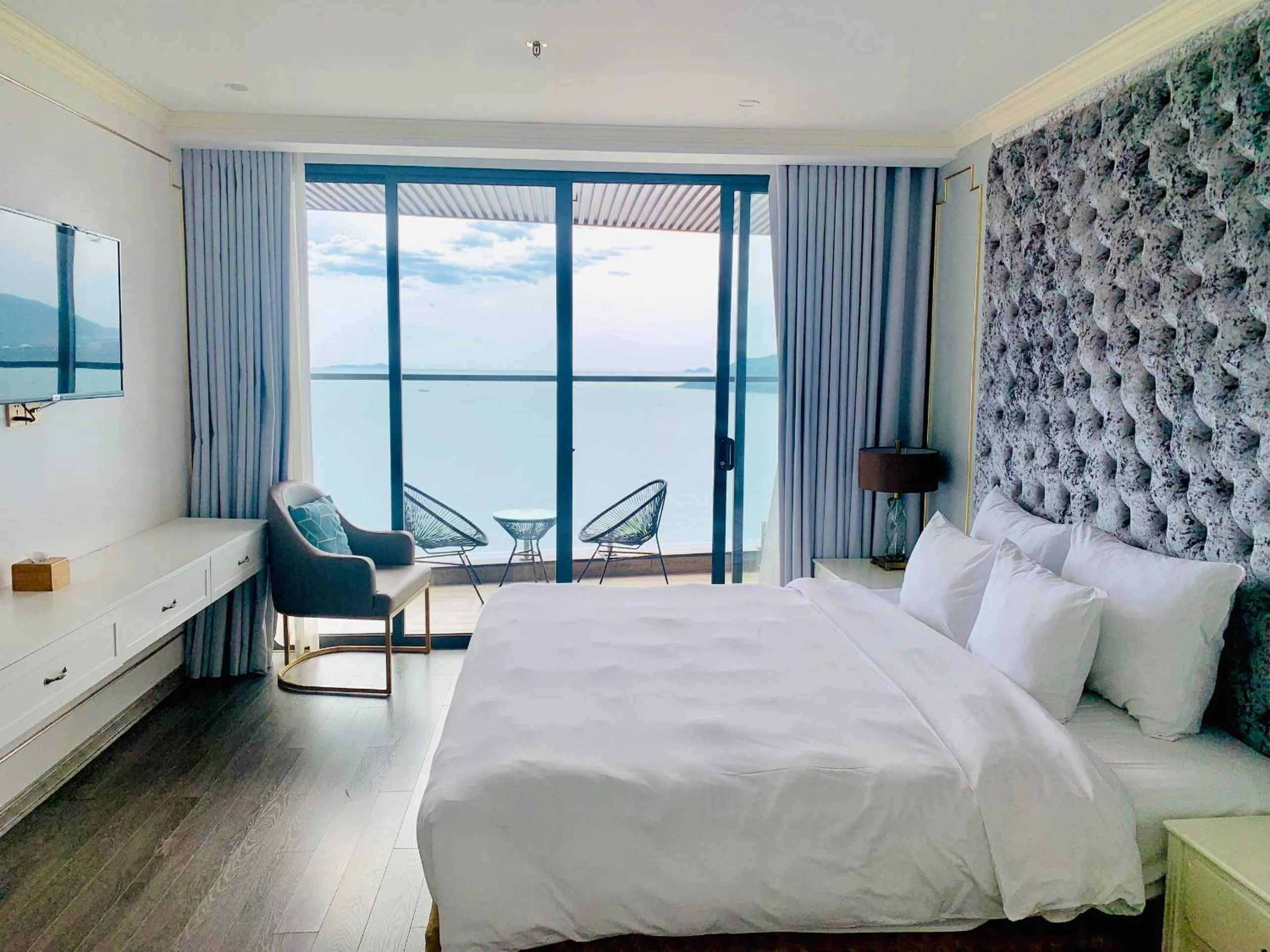 Bed in La Vague Hotel