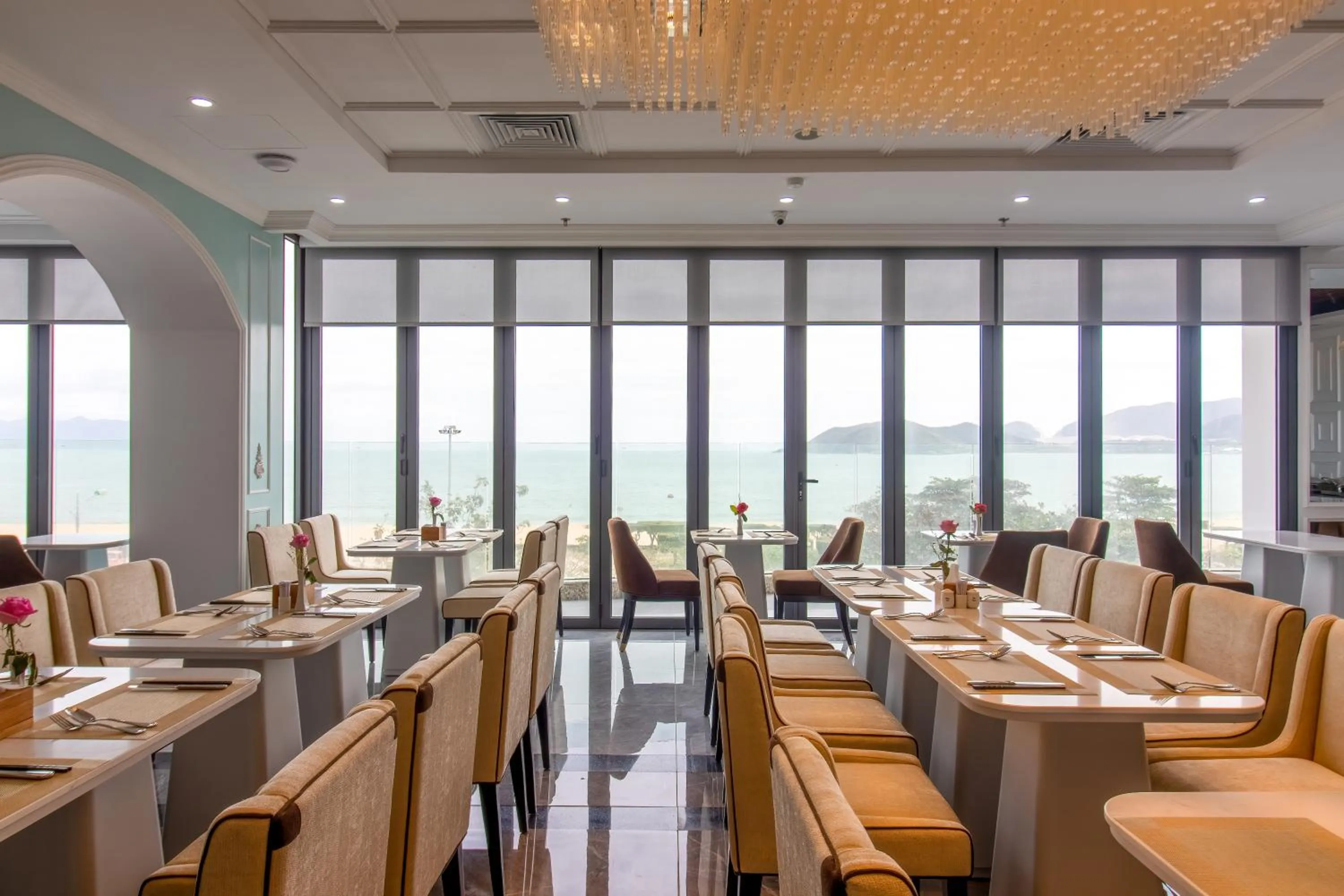 Restaurant/places to eat in La Vague Hotel