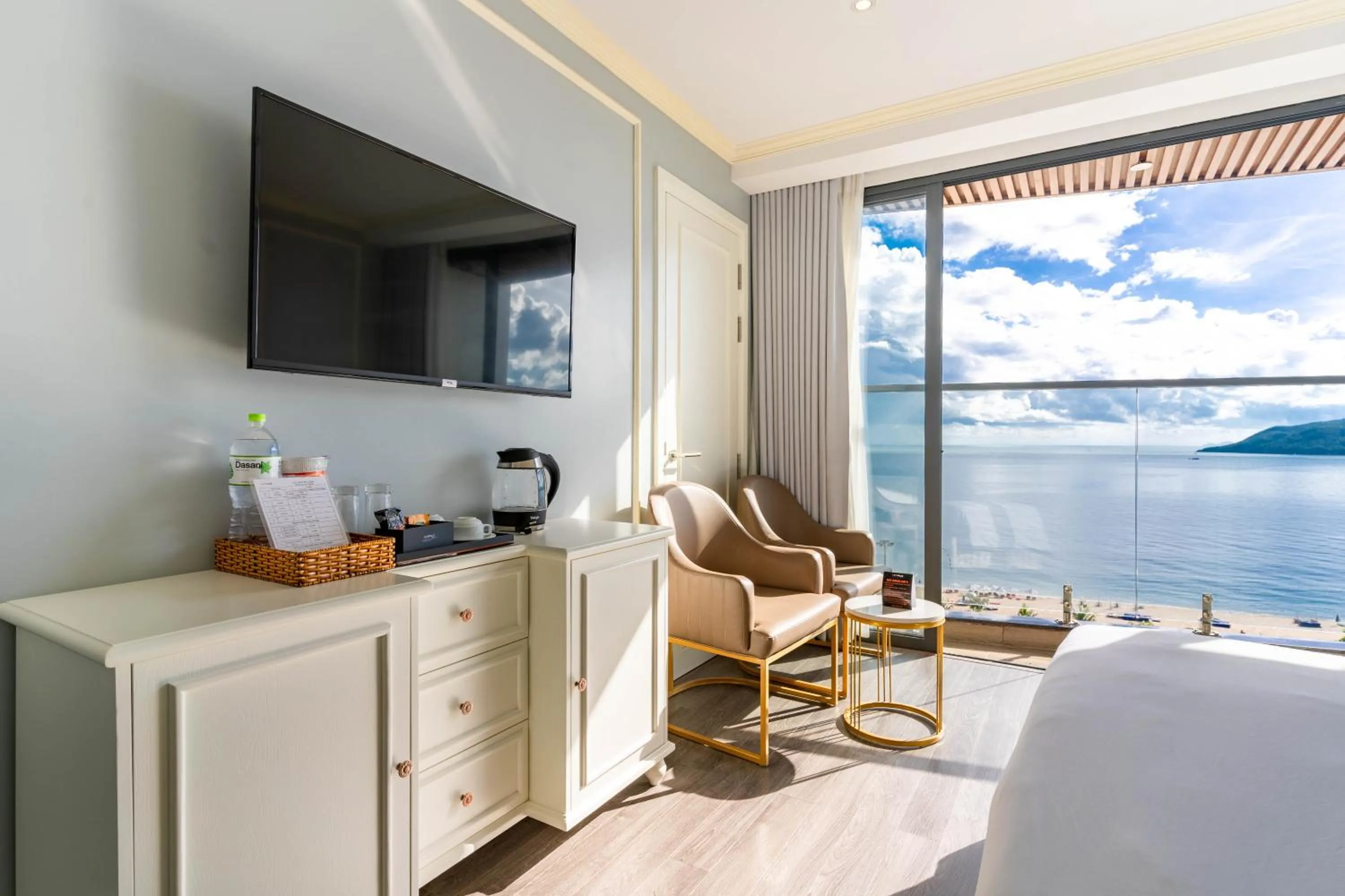 Bed in La Vague Hotel