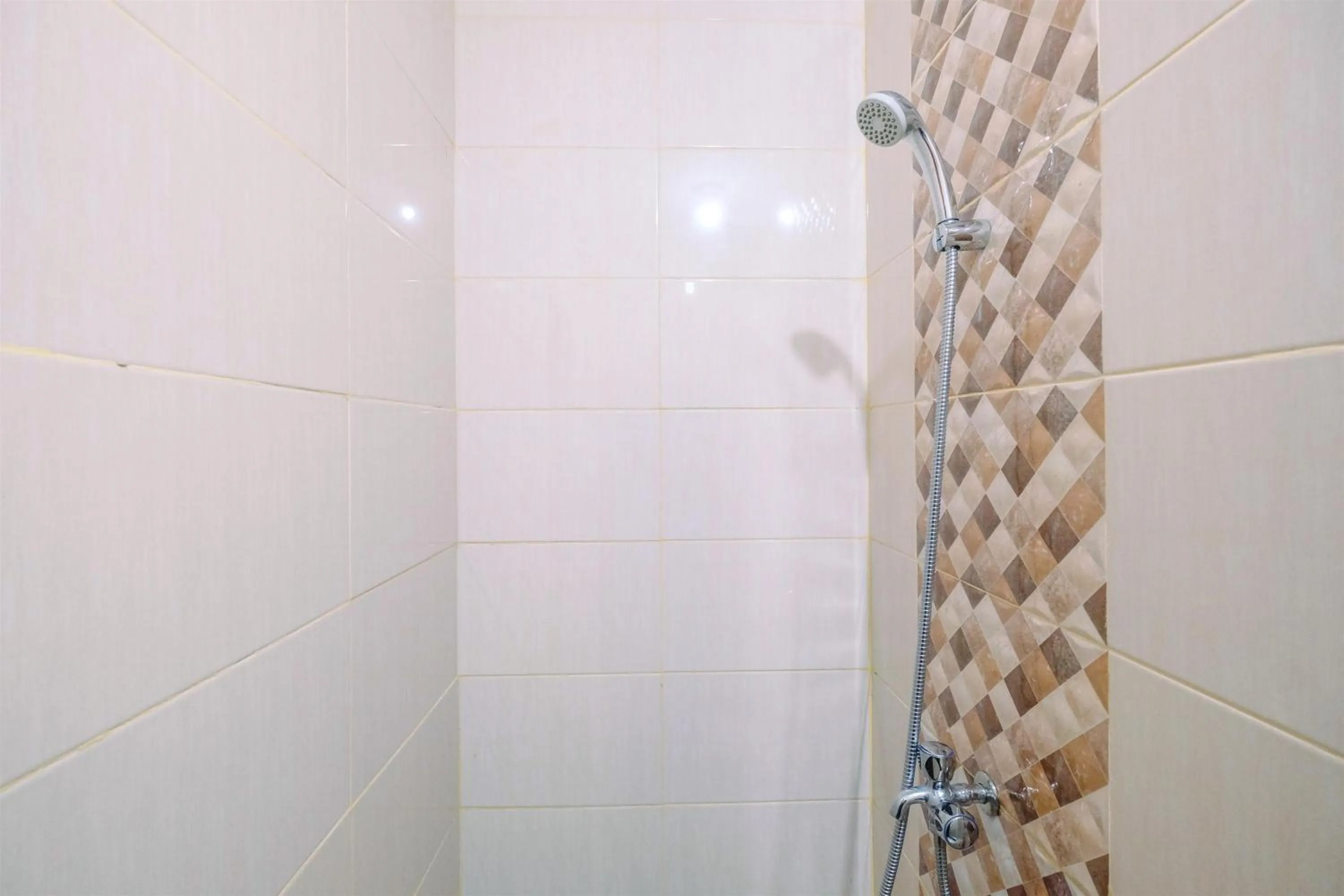 Bathroom in Compact and Relaxing Studio at Dave Apartment By Travelio