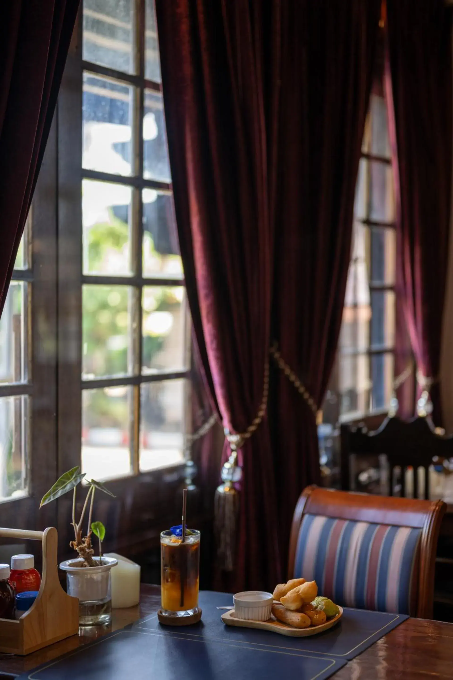 Restaurant/places to eat in Velawarin Hotel Restaurant/places to eat in Velawarin Hotel