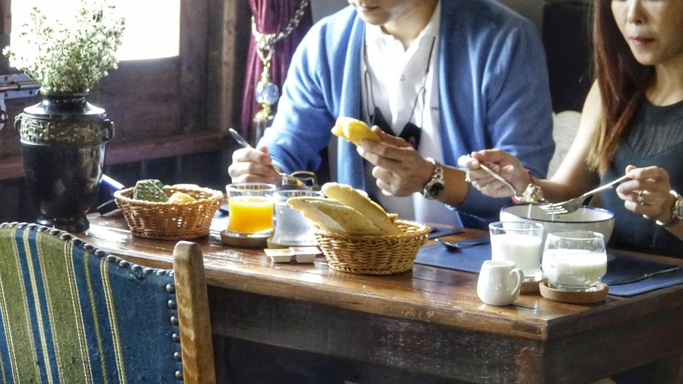 Food and drinks in Velawarin Hotel