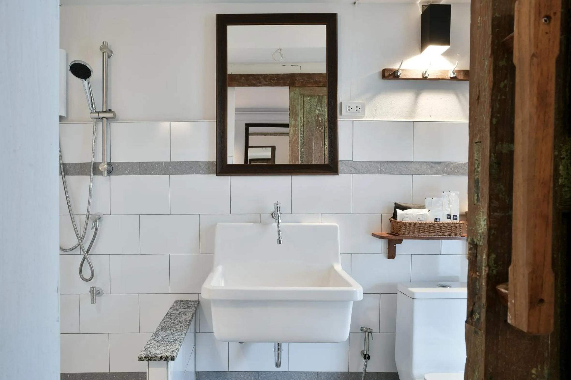 Bathroom in Velawarin Hotel