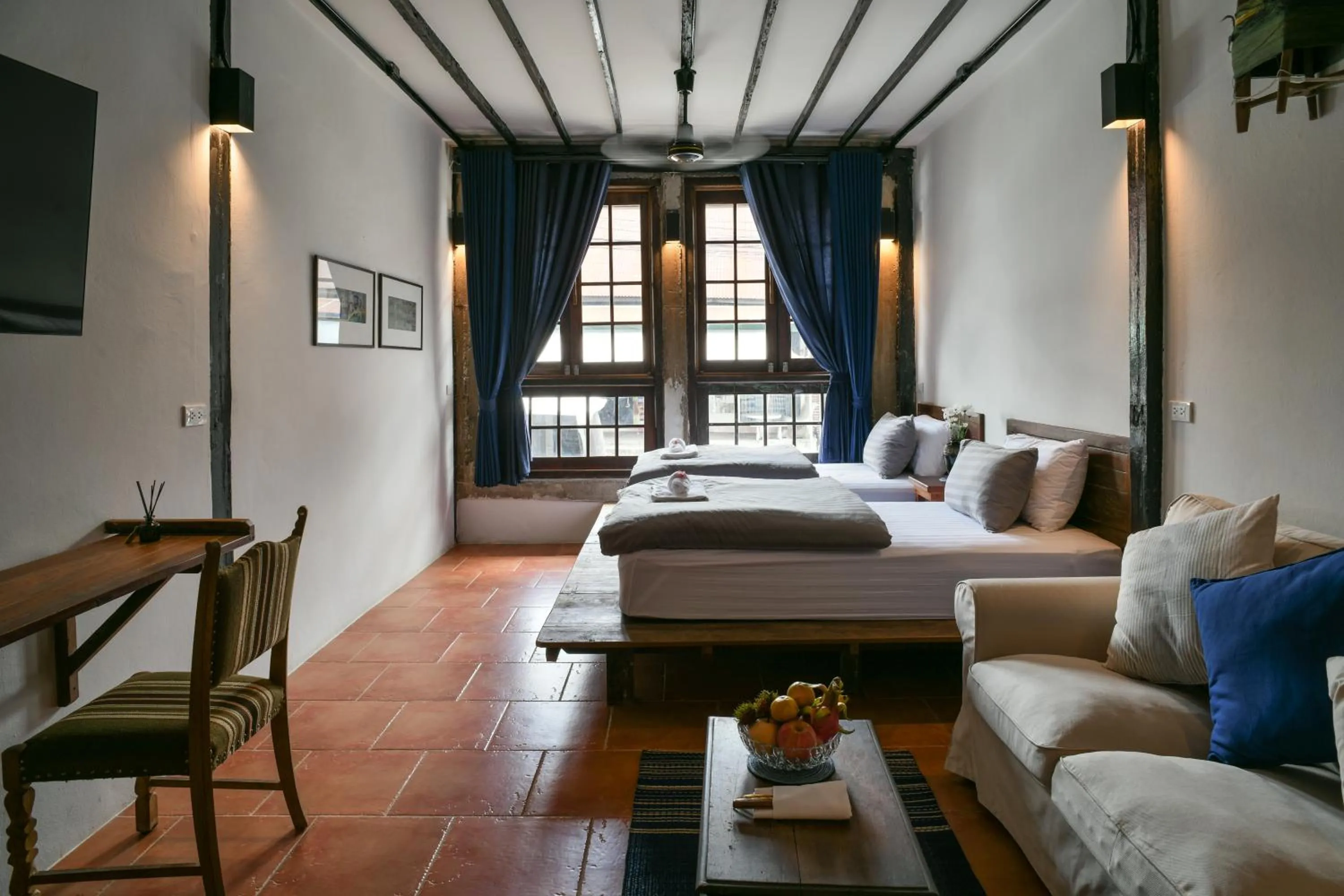 Bedroom, Bed in Velawarin Hotel