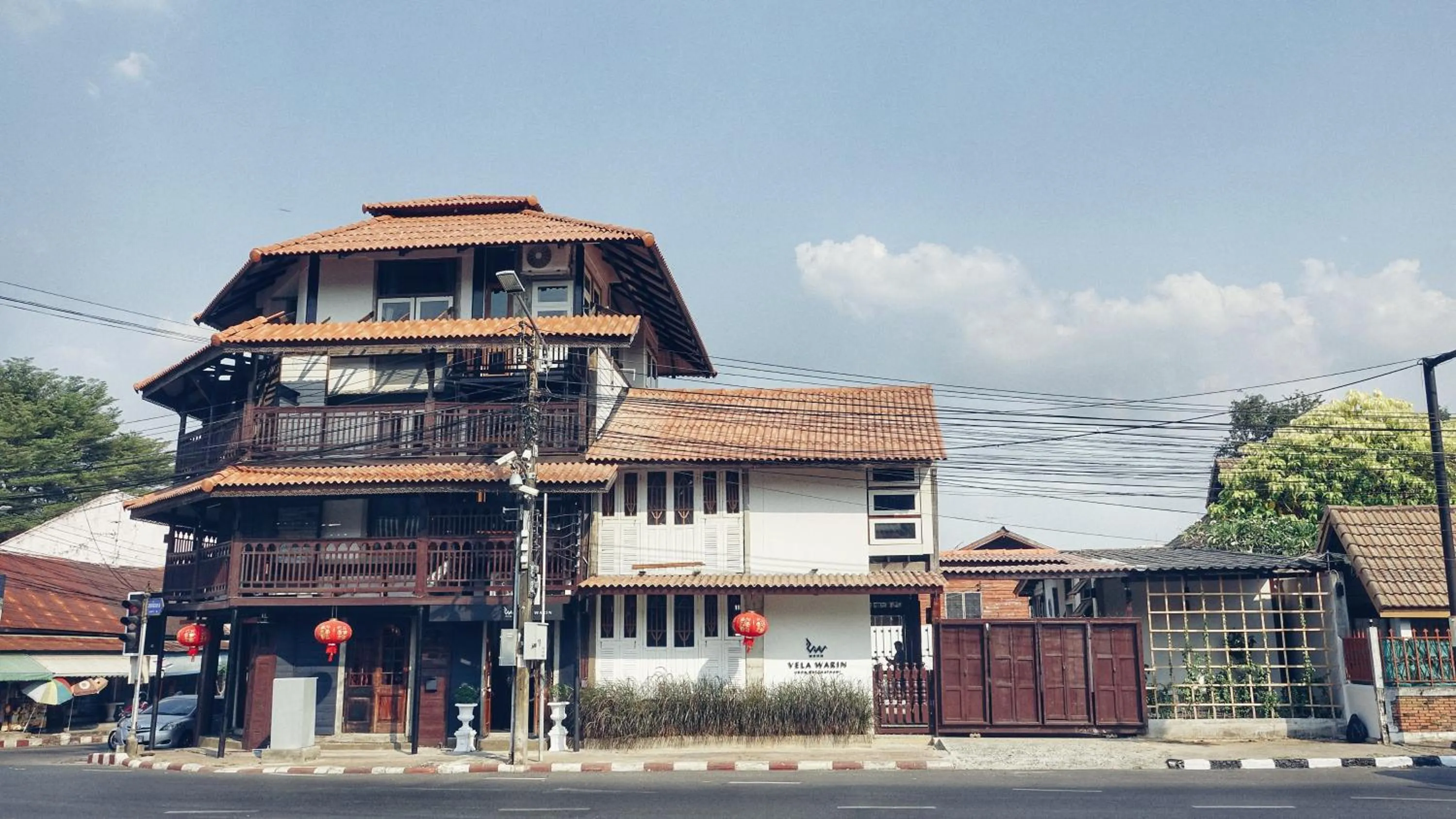 Facade/entrance in Velawarin Hotel