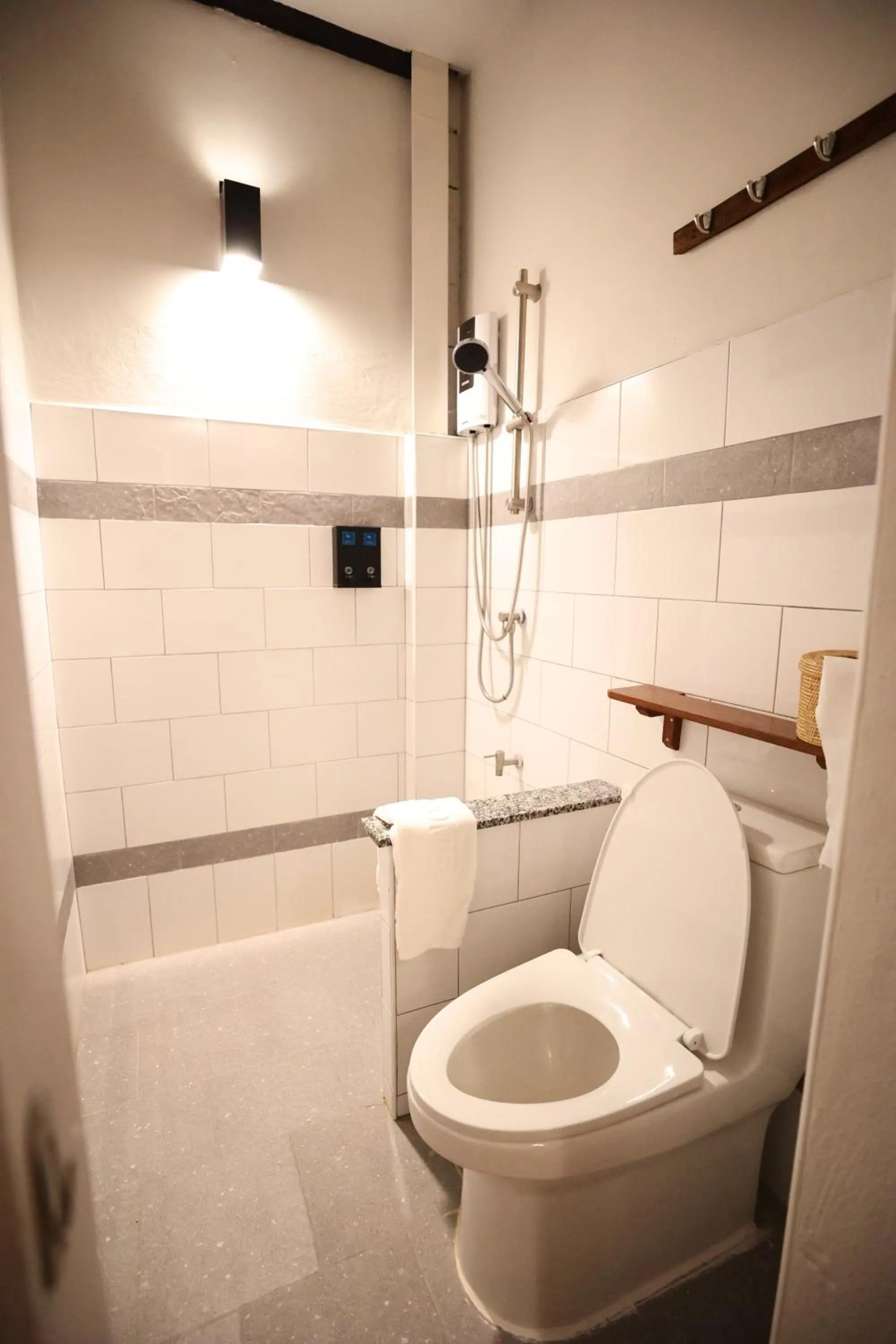 Bathroom in Velawarin Hotel