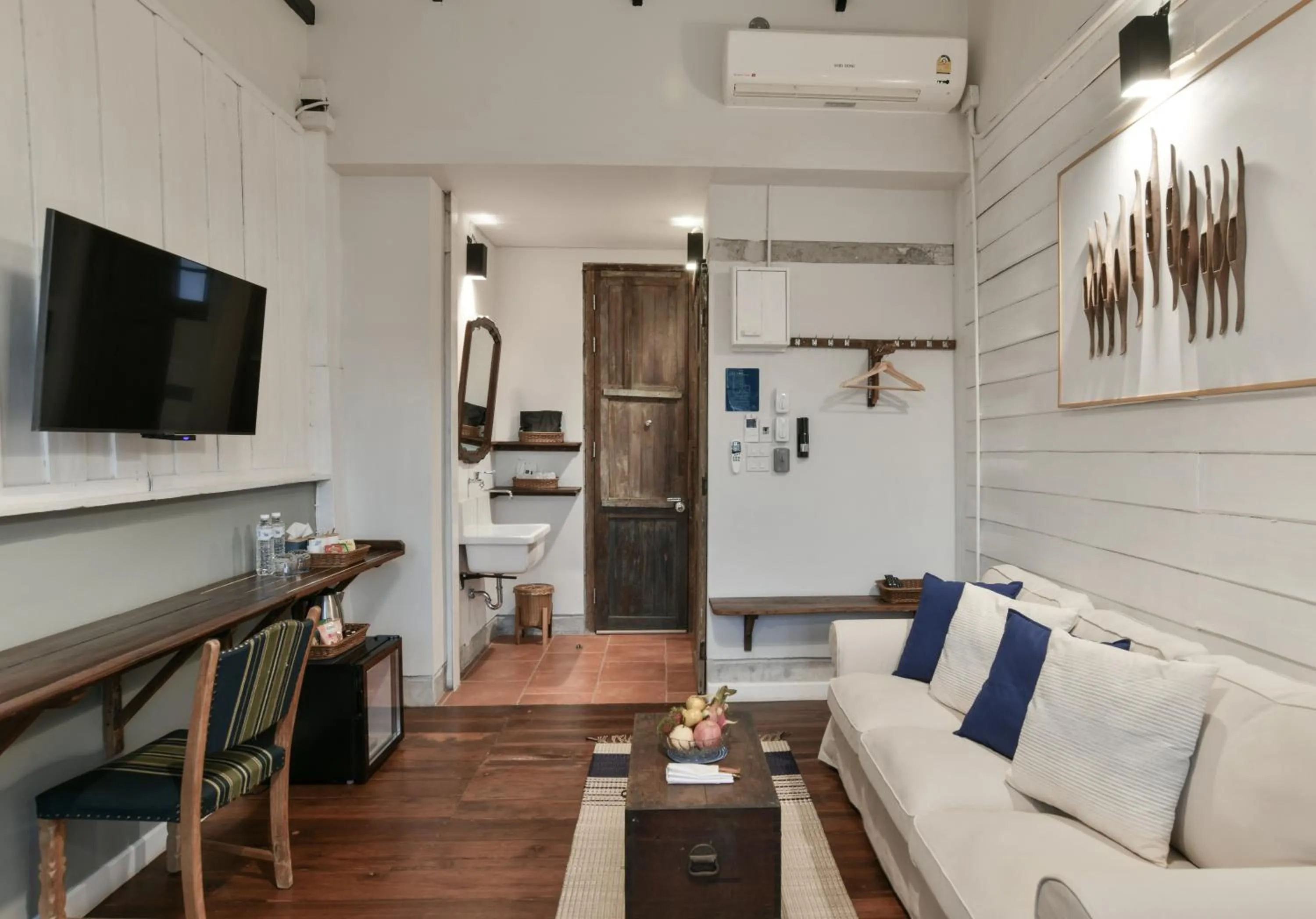 Bathroom in Velawarin Hotel