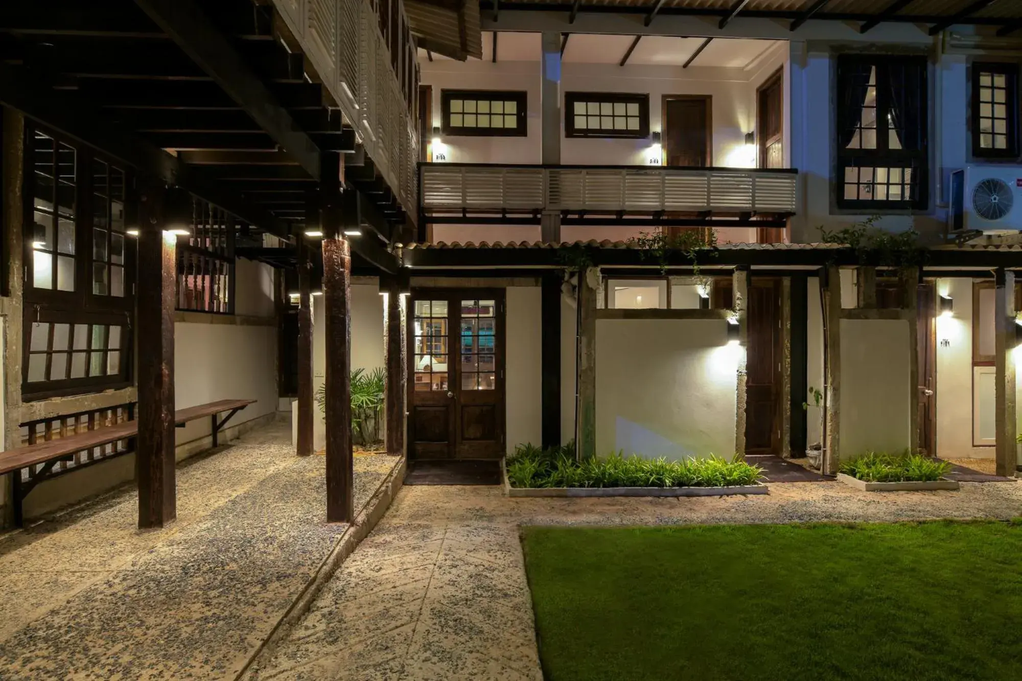 Property building in Velawarin Hotel Property building in Velawarin Hotel