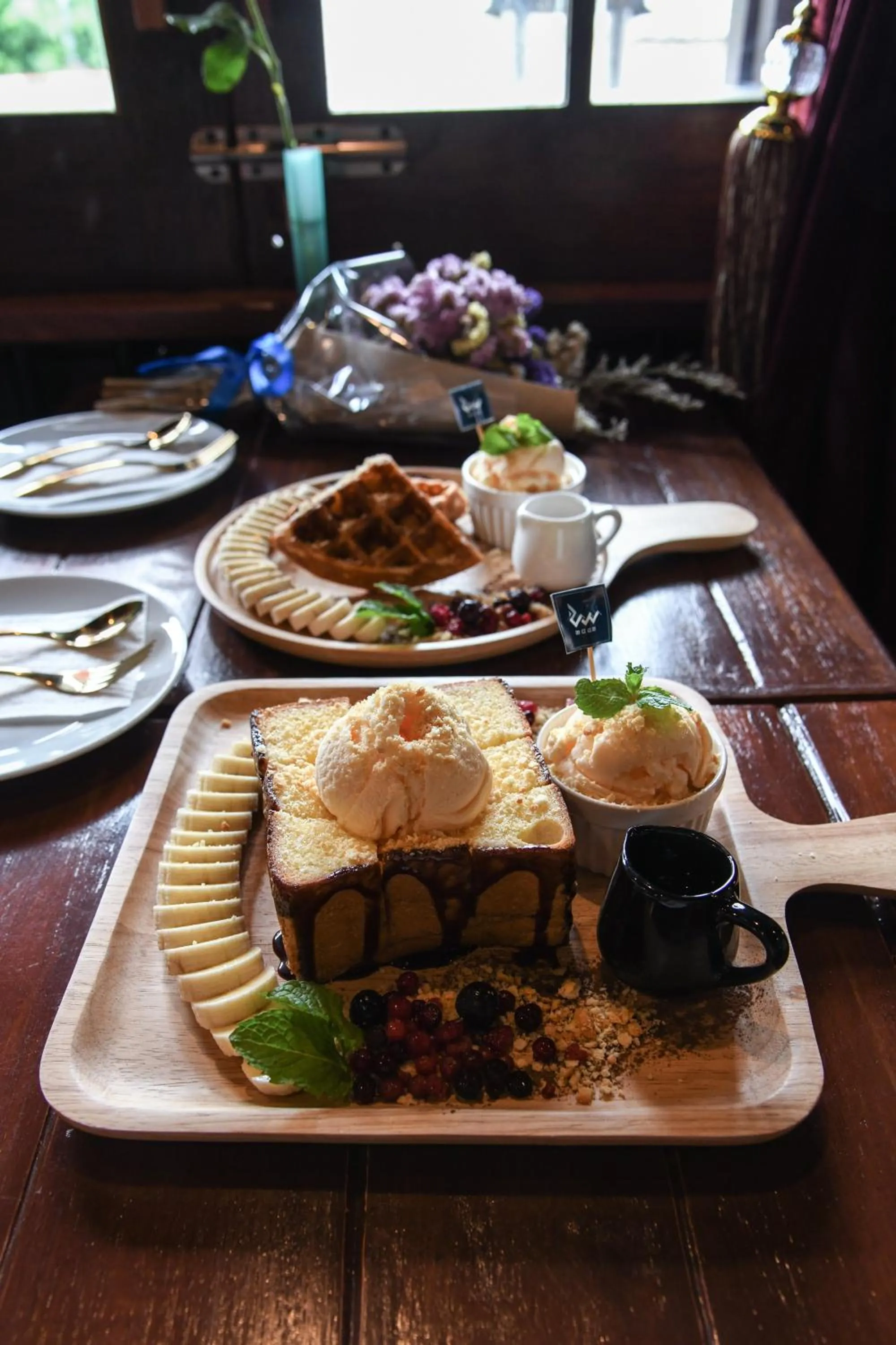 Food and drinks in Velawarin Hotel